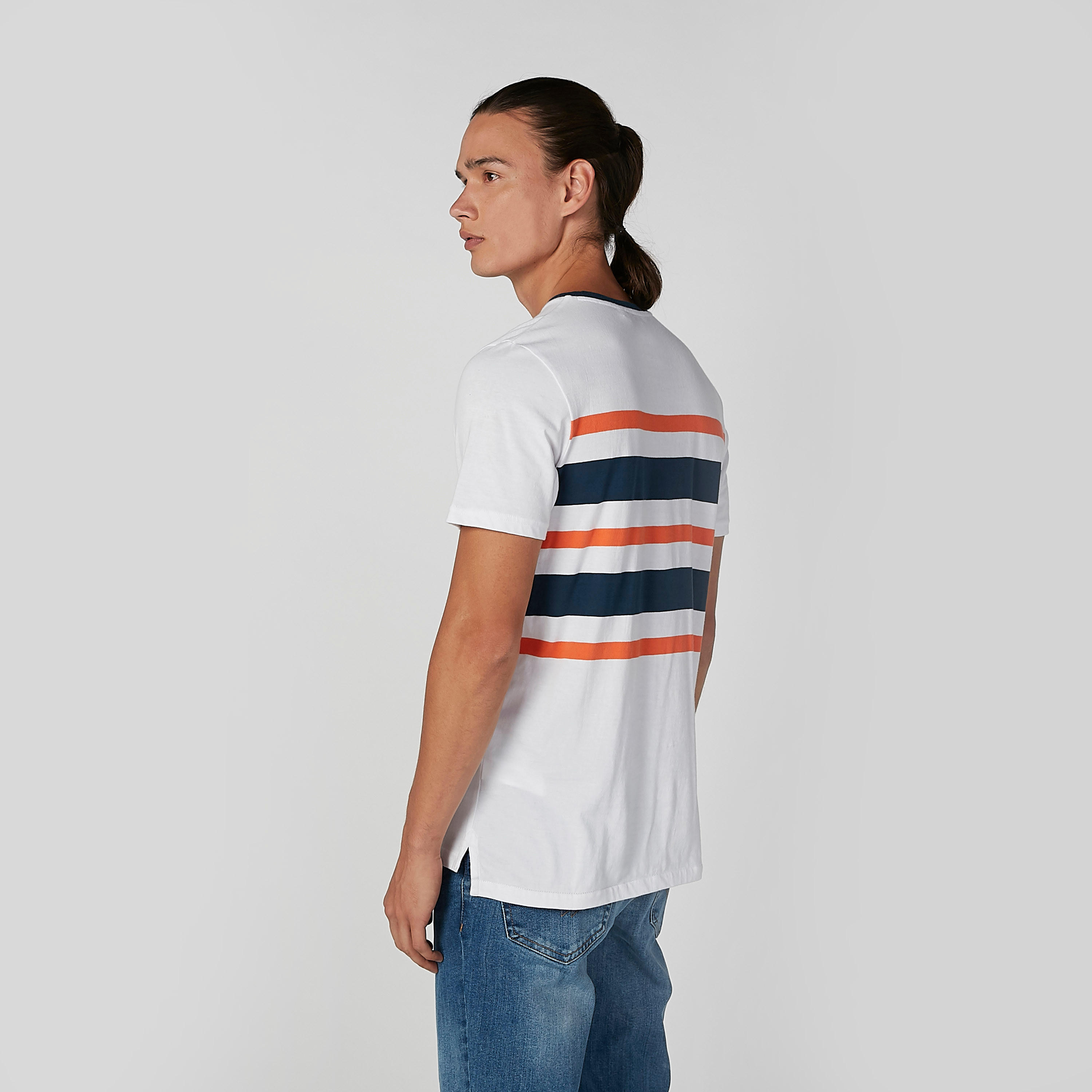 تيشيرت مستدام مقلّم بياقة ضيقة وأكمام قصيرة-men-clothing-tshirtsandpolos-tshirts-image-4