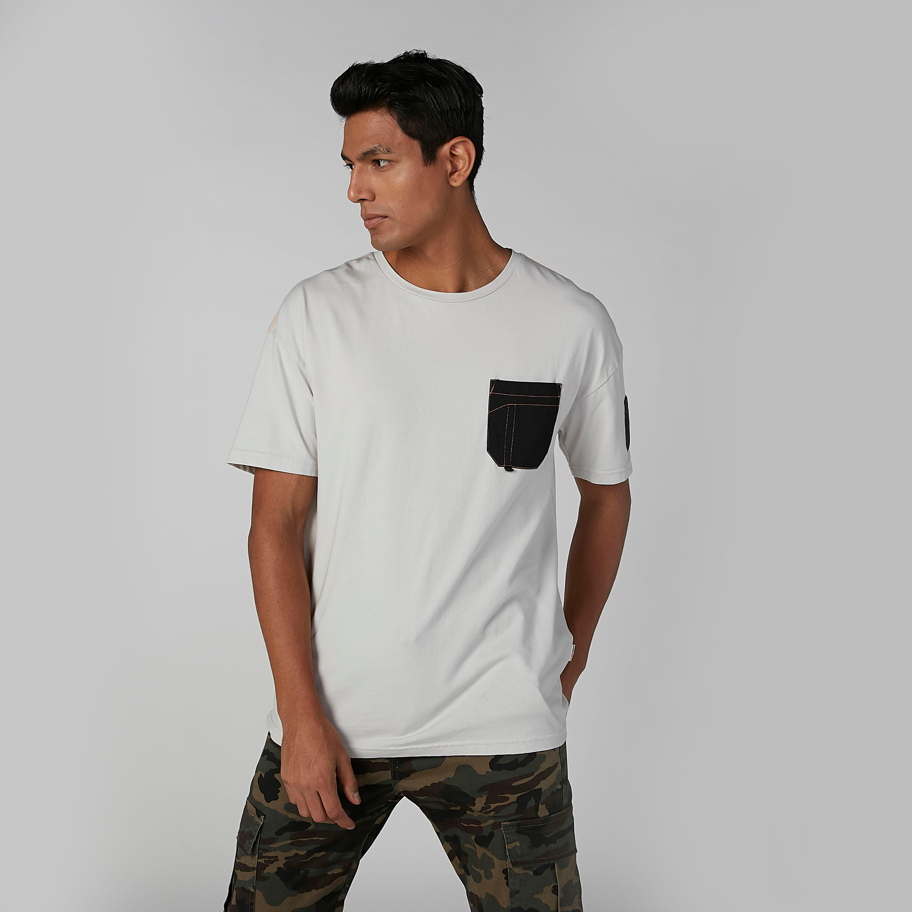 تيشيرت مستدام بياقة مستديرة وطبعات من لي كوبر -men-clothing-tshirtsandpolos-tshirts-image-2
