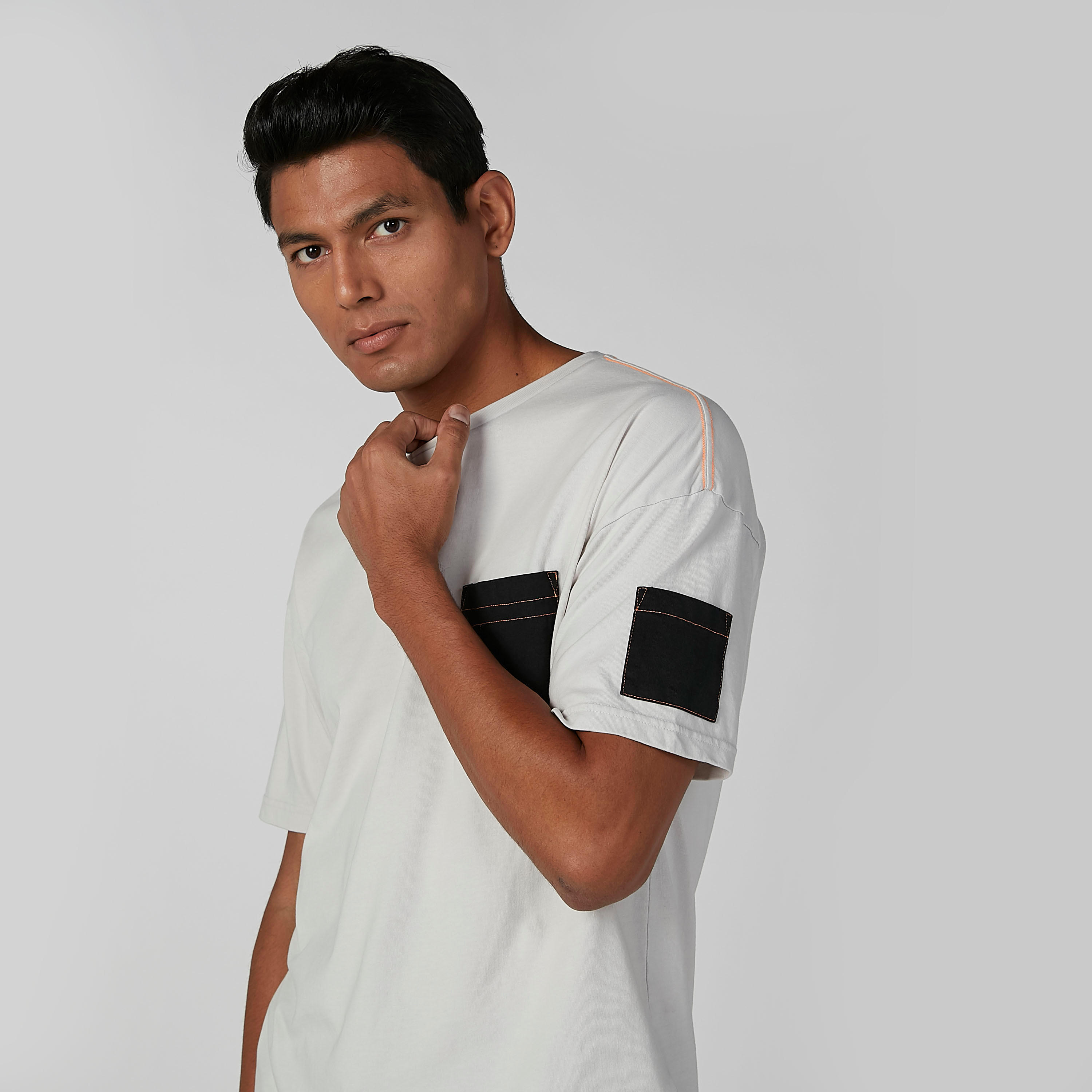 تيشيرت مستدام بياقة مستديرة وطبعات من لي كوبر -men-clothing-tshirtsandpolos-tshirts-image-3