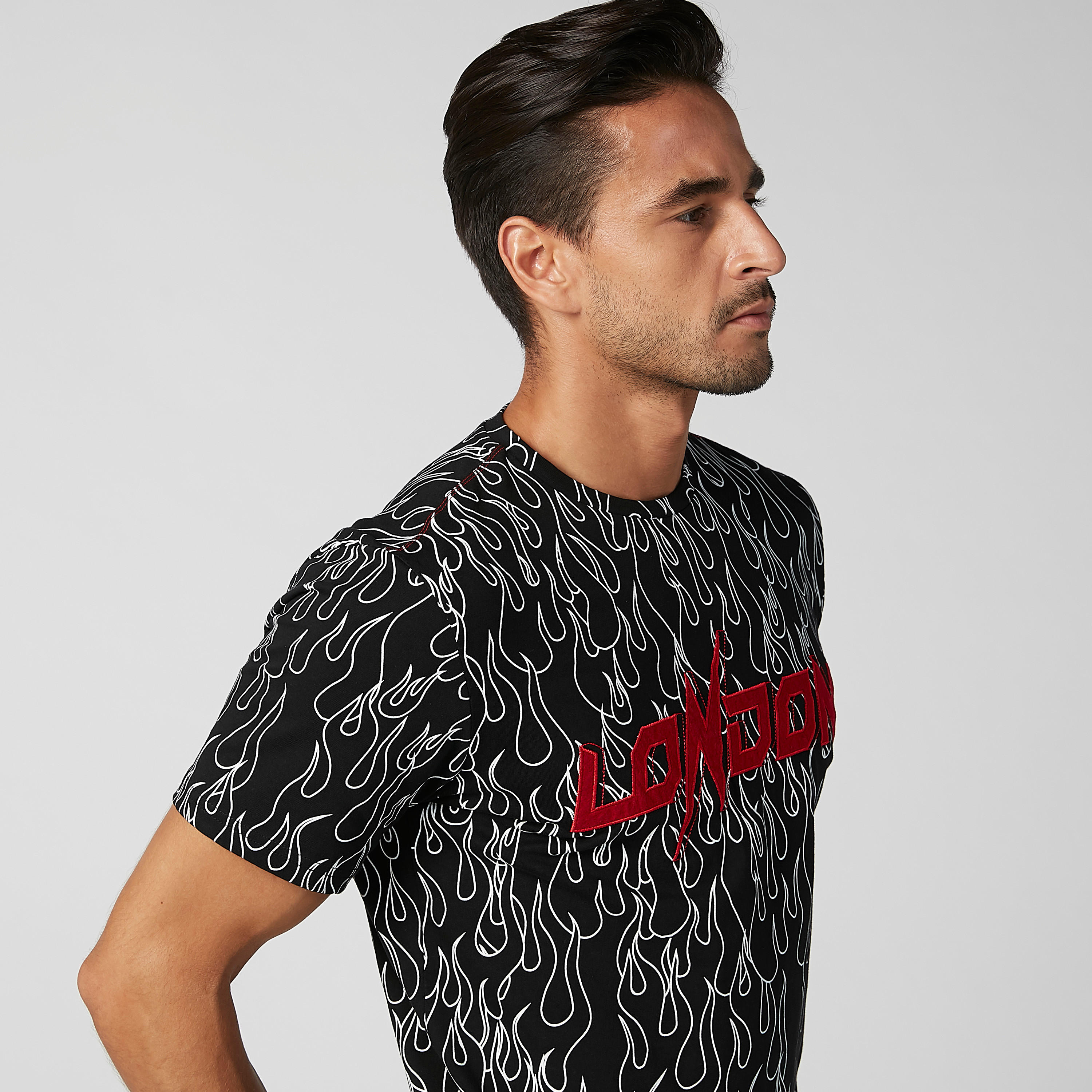 تيشيرت مستدام بياقة ضيّقة وأكمام قصيرة وطبعات-men-clothing-tshirtsandpolos-tshirts-image-2
