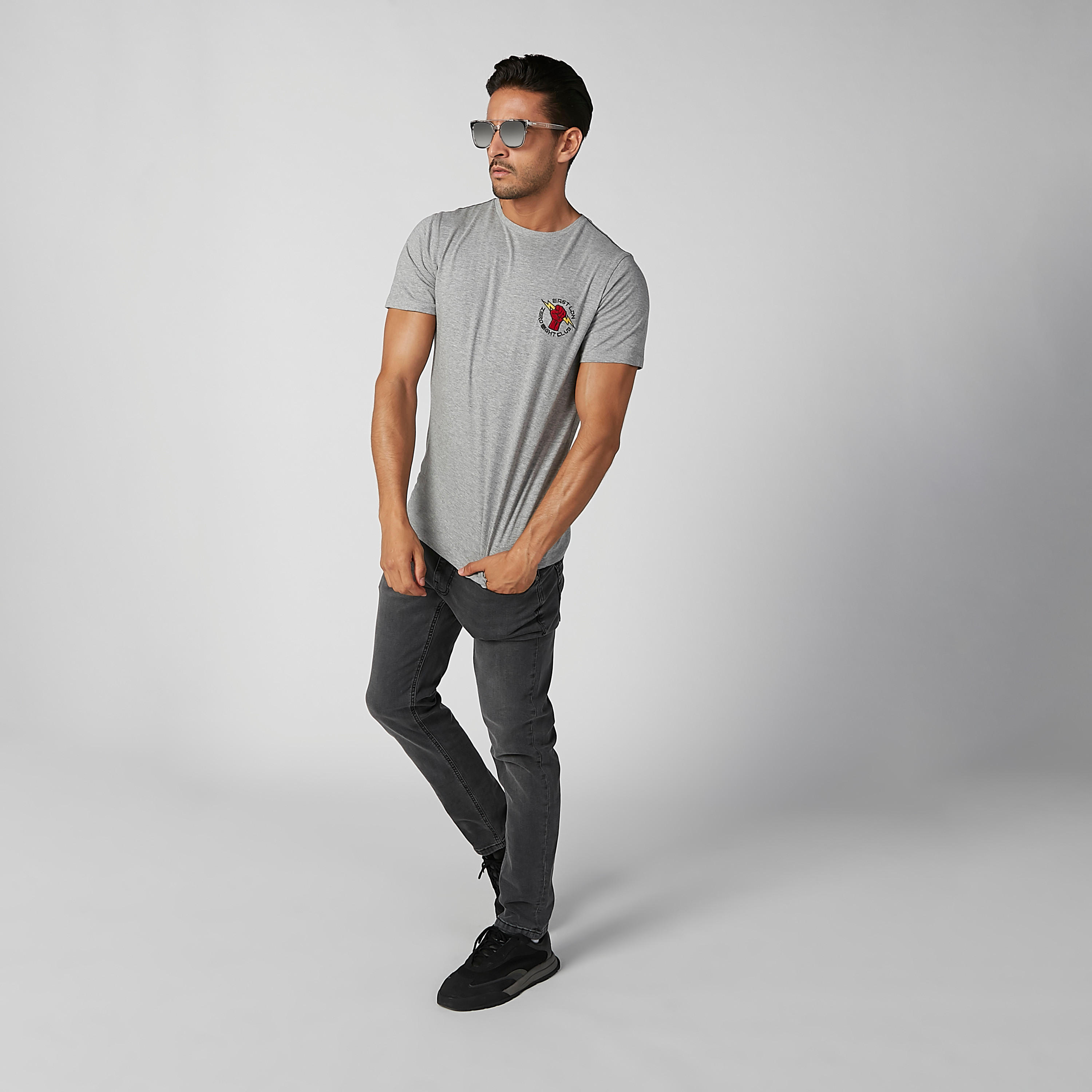 تيشيرت مستدام بياقة مستديرة وأكمام قصيرة وطبعات-men-clothing-tshirtsandpolos-tshirts-image-2