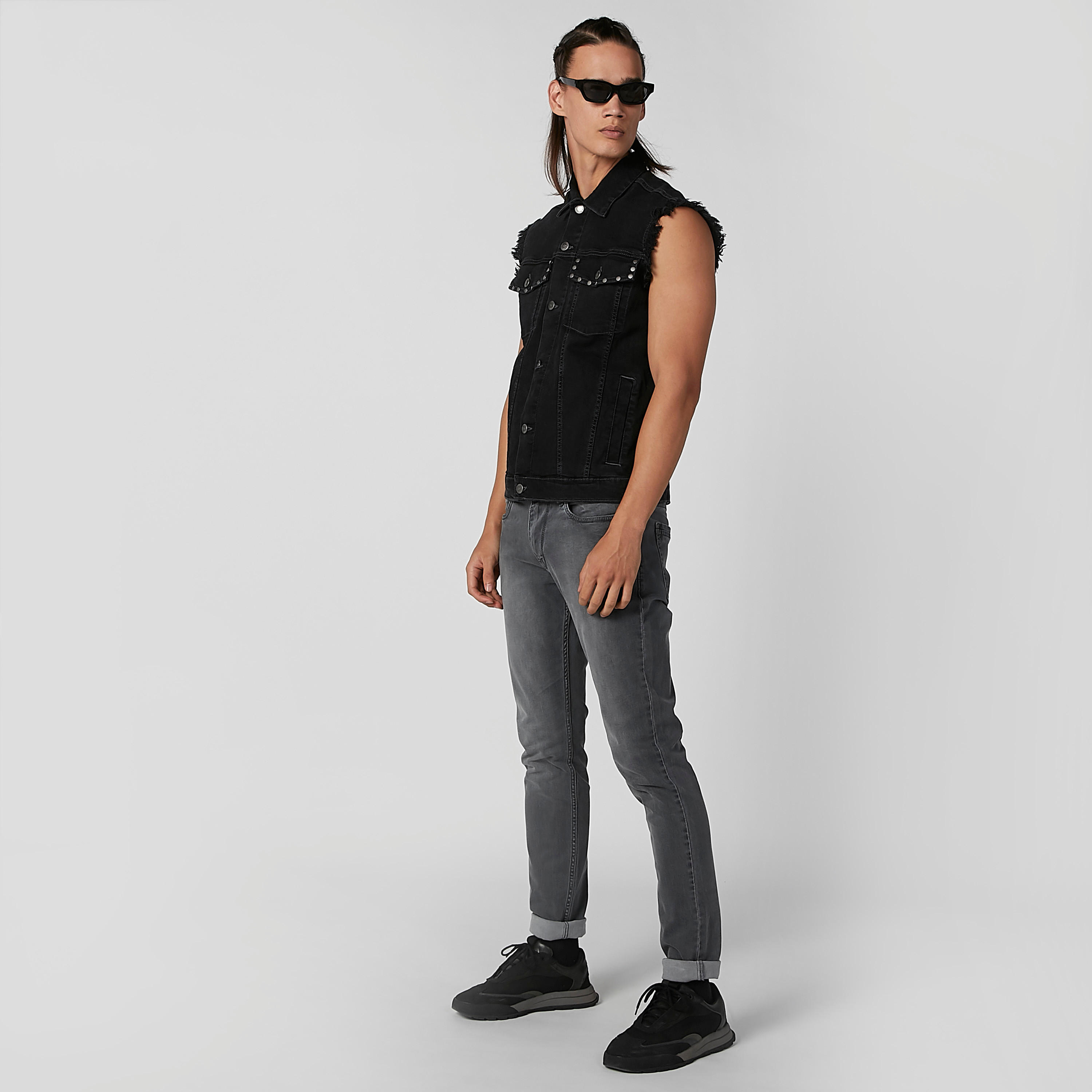 جاكيت دينم مستدام مزيّن دون أكمام بجيوب -men-clothing-jacketsandblazers-jackets-image-3