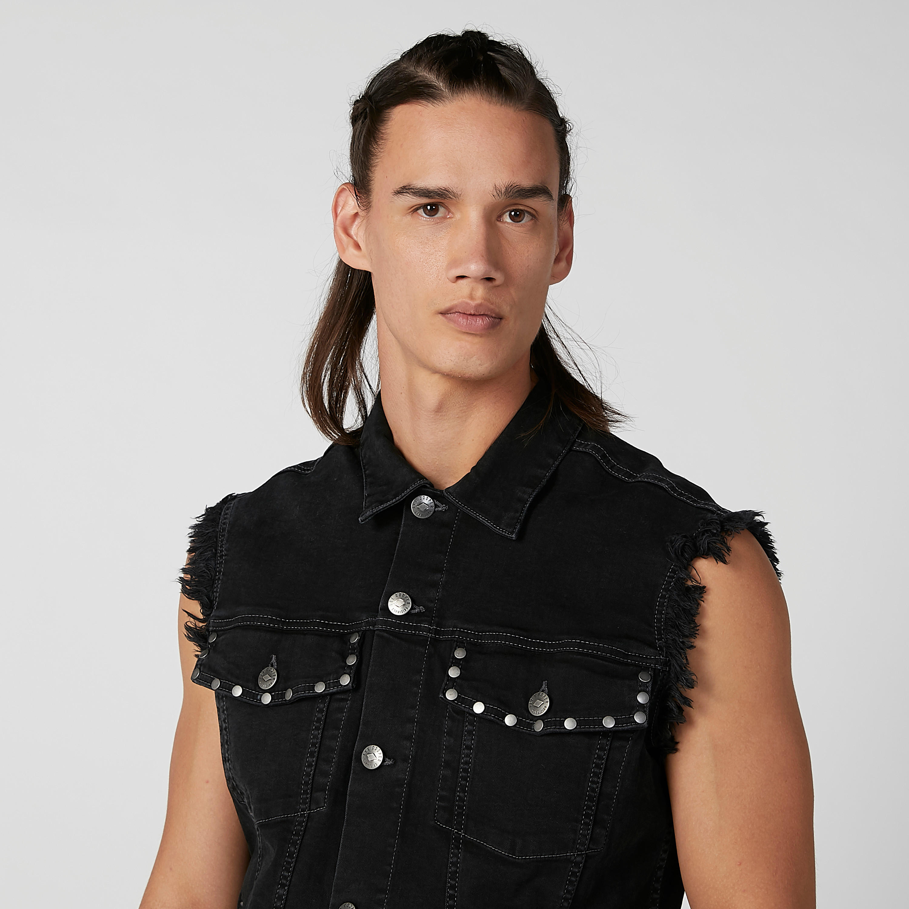 جاكيت دينم مستدام مزيّن دون أكمام بجيوب -men-clothing-jacketsandblazers-jackets-image-4