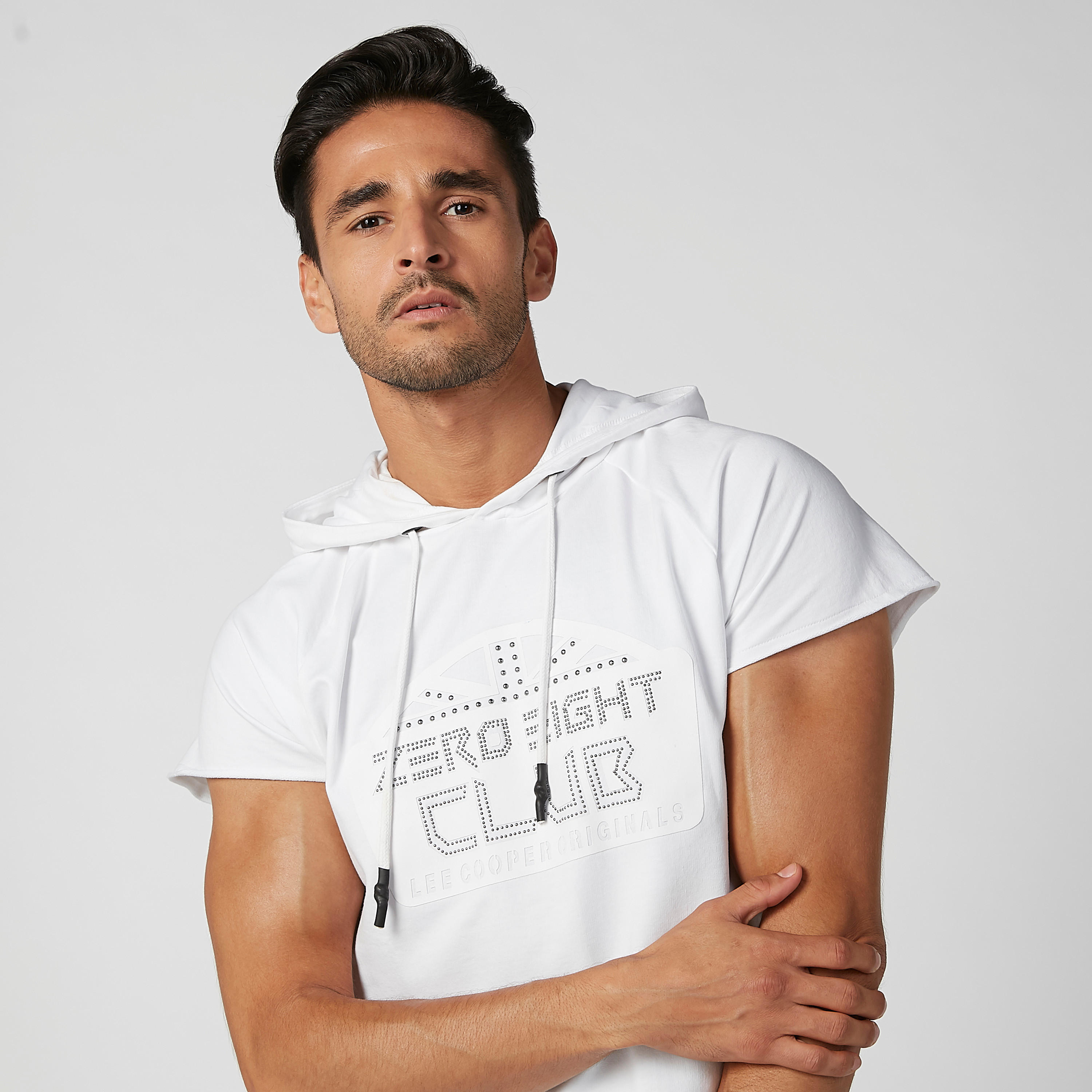 تيشيرت مستدام مزيّن بقبّعة وأكمام مغايرة -men-clothing-tshirtsandpolos-tshirts-image-4
