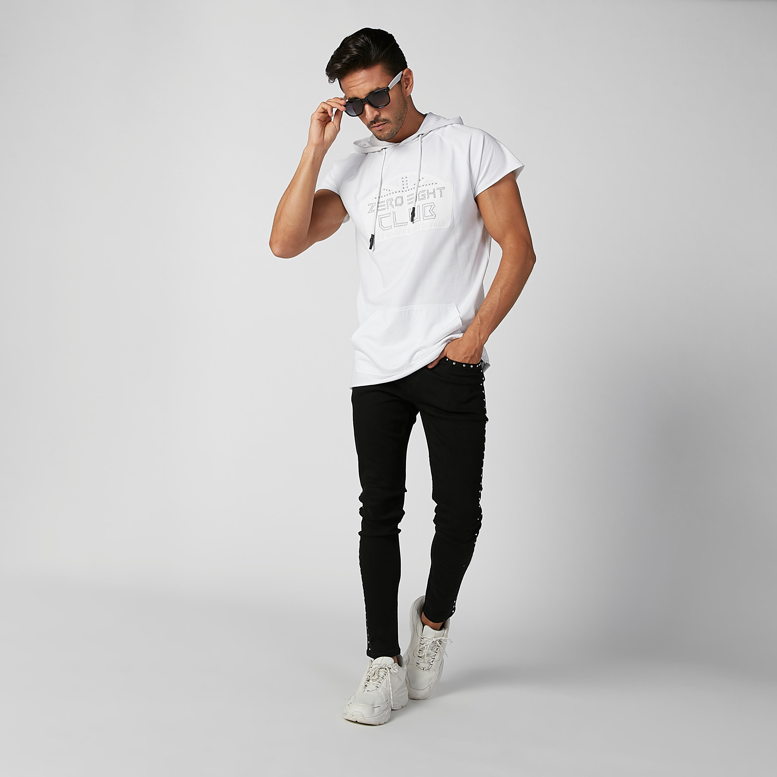 تيشيرت مستدام مزيّن بقبّعة وأكمام مغايرة -men-clothing-tshirtsandpolos-tshirts-image-2