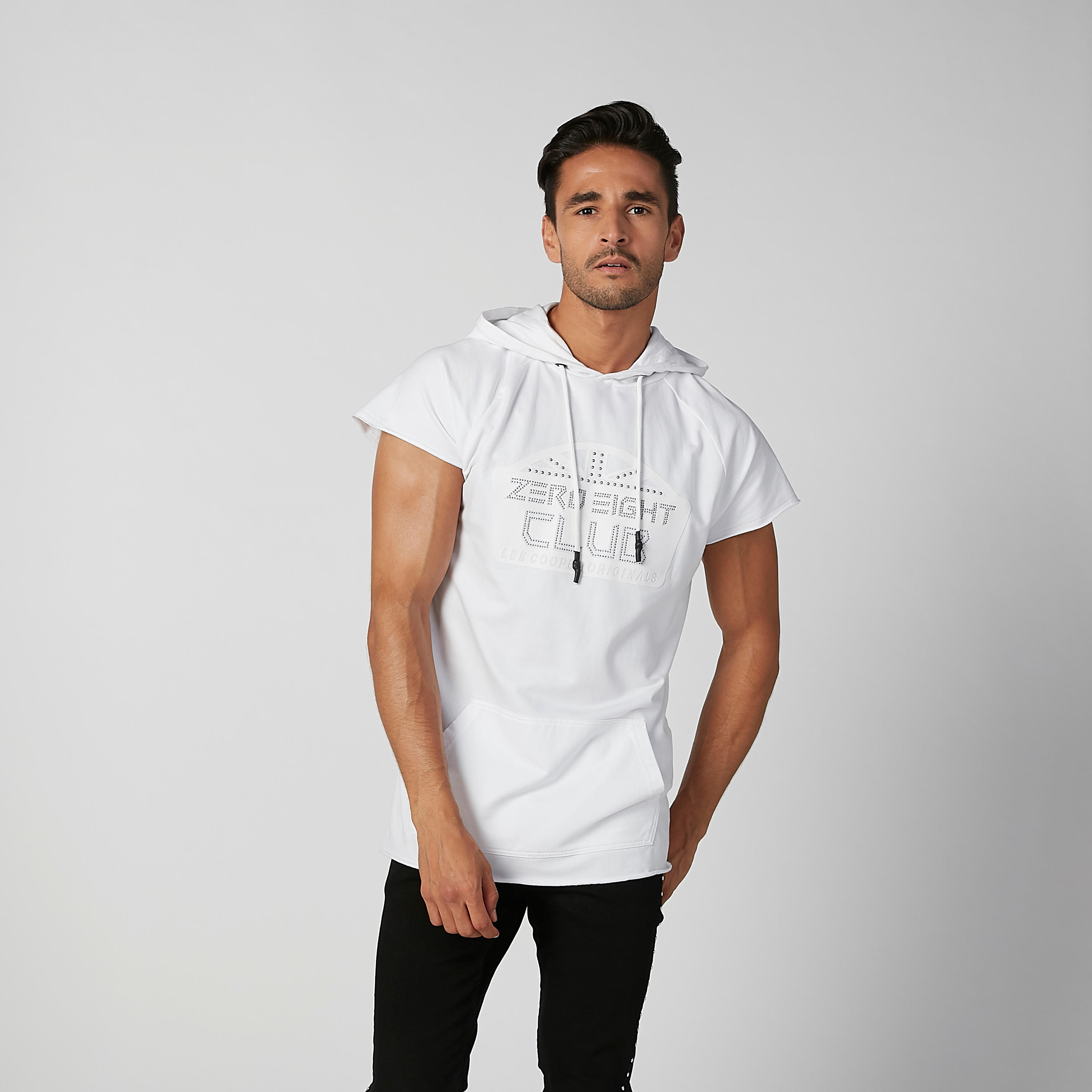 تيشيرت مستدام مزيّن بقبّعة وأكمام مغايرة -men-clothing-tshirtsandpolos-tshirts-image-1