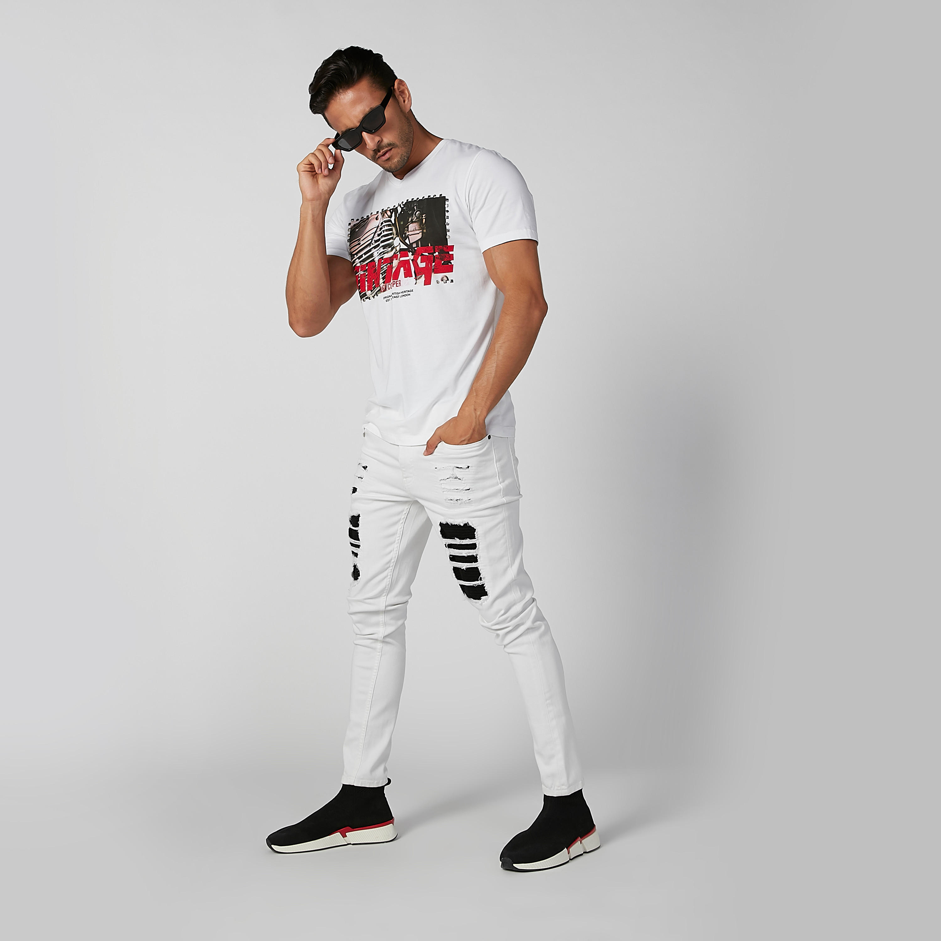Printed T-shirt with V-neck and Short Sleeves-men-clothing-tshirtsandpolos-tshirts-image-1