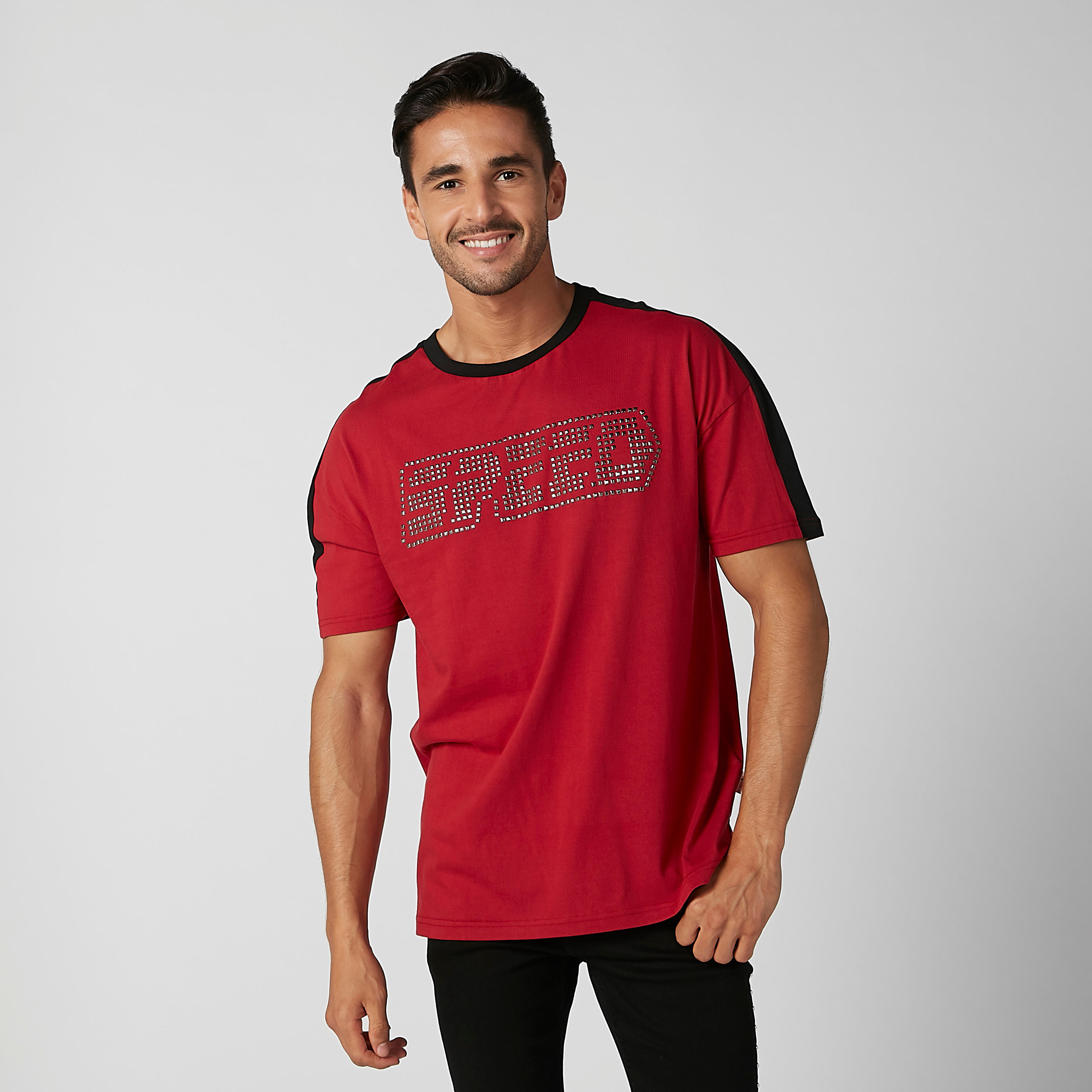 تيشيرت مزيّن بياقة مستديرة وأكمام قصيرة-men-clothing-tshirtsandpolos-tshirts-image-1