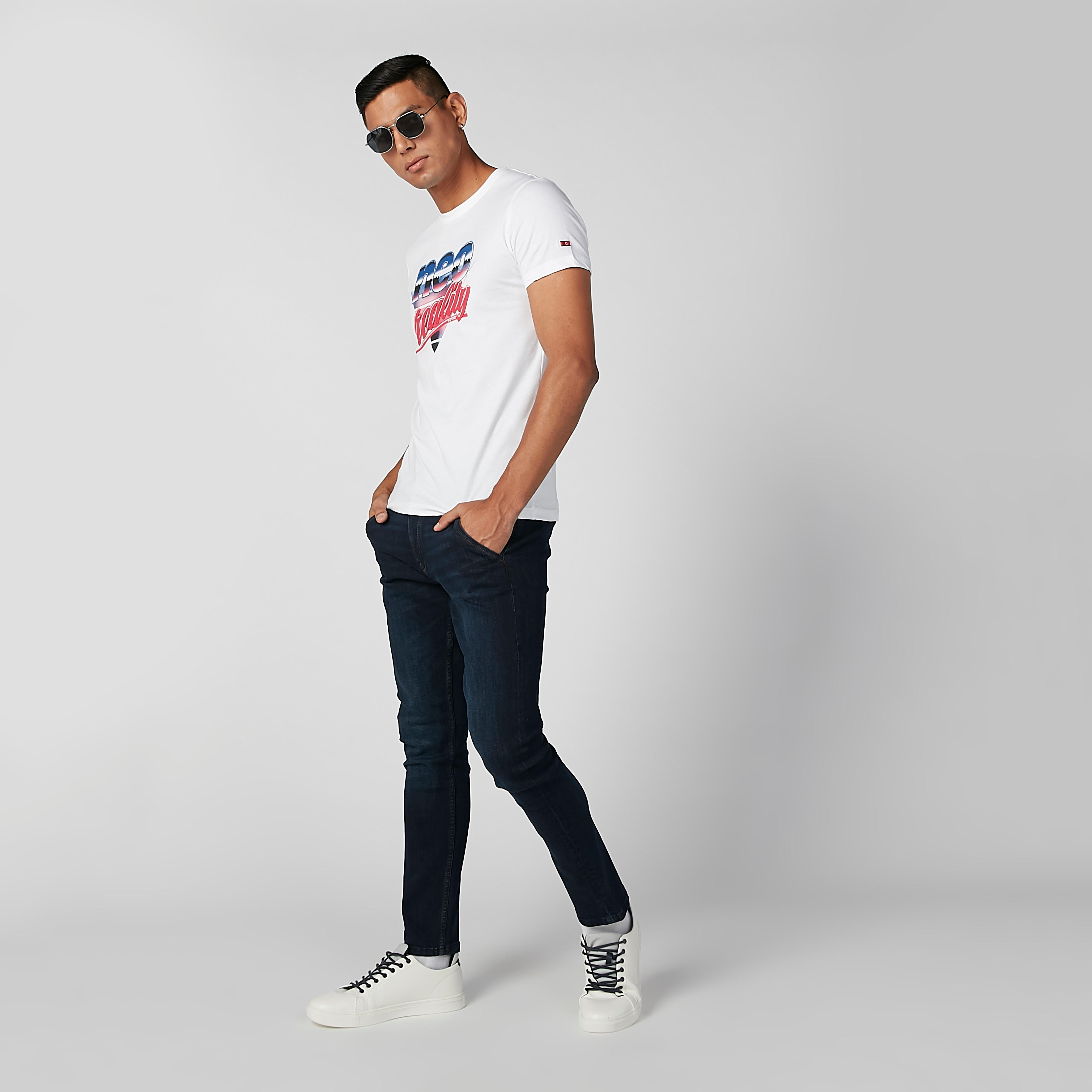 بنطلون جينز مستدام سادة بخصر متوسط الارتفاع وجيوب-men-clothing-bottoms-jeans-image-2