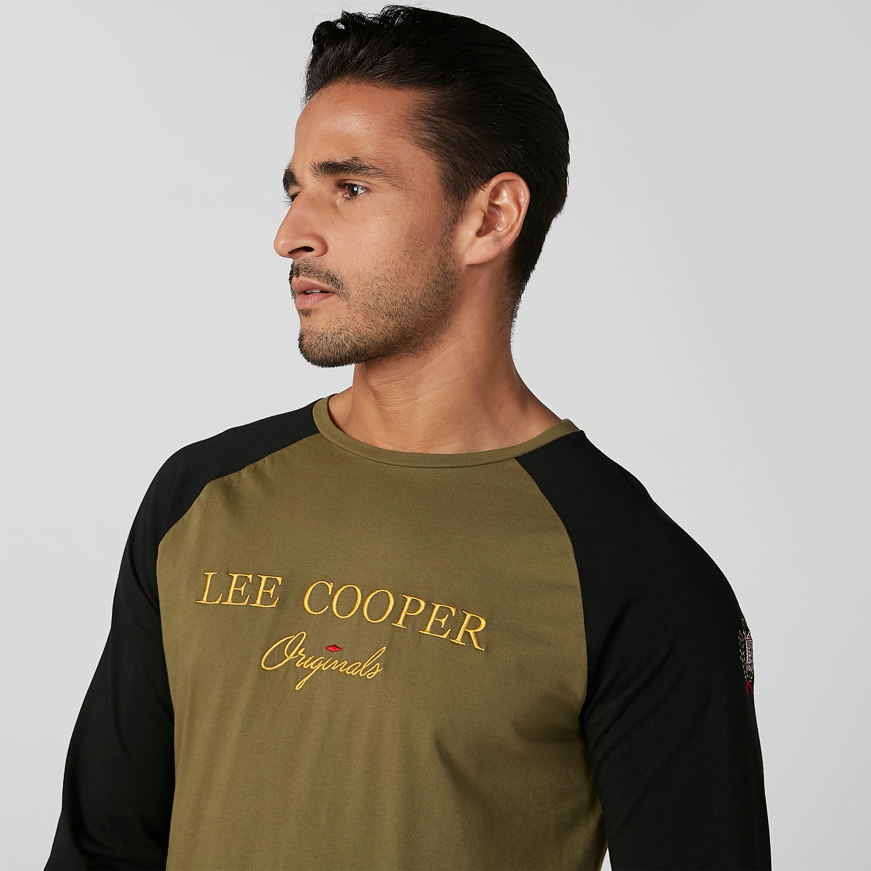 تيشيرت مطرز بياقة ضيقة وأكمام مغايرة من لي كوبر-men-clothing-tshirtsandpolos-tshirts-image-4