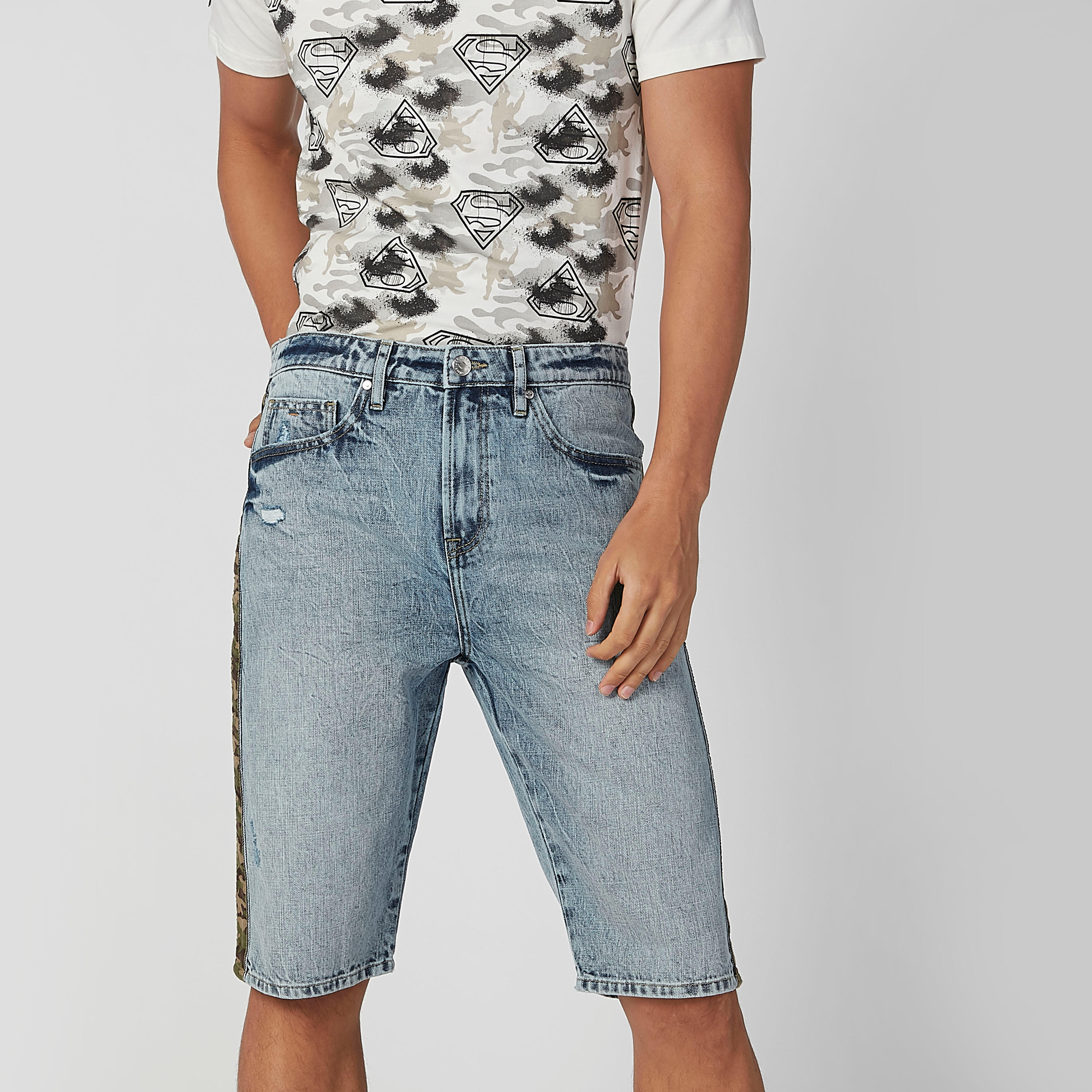 شورت بقصّة سليم وخصر متوسط الارتفاع وشريطة بطبعات مموّهة-men-clothing-bottoms-shorts-image-2