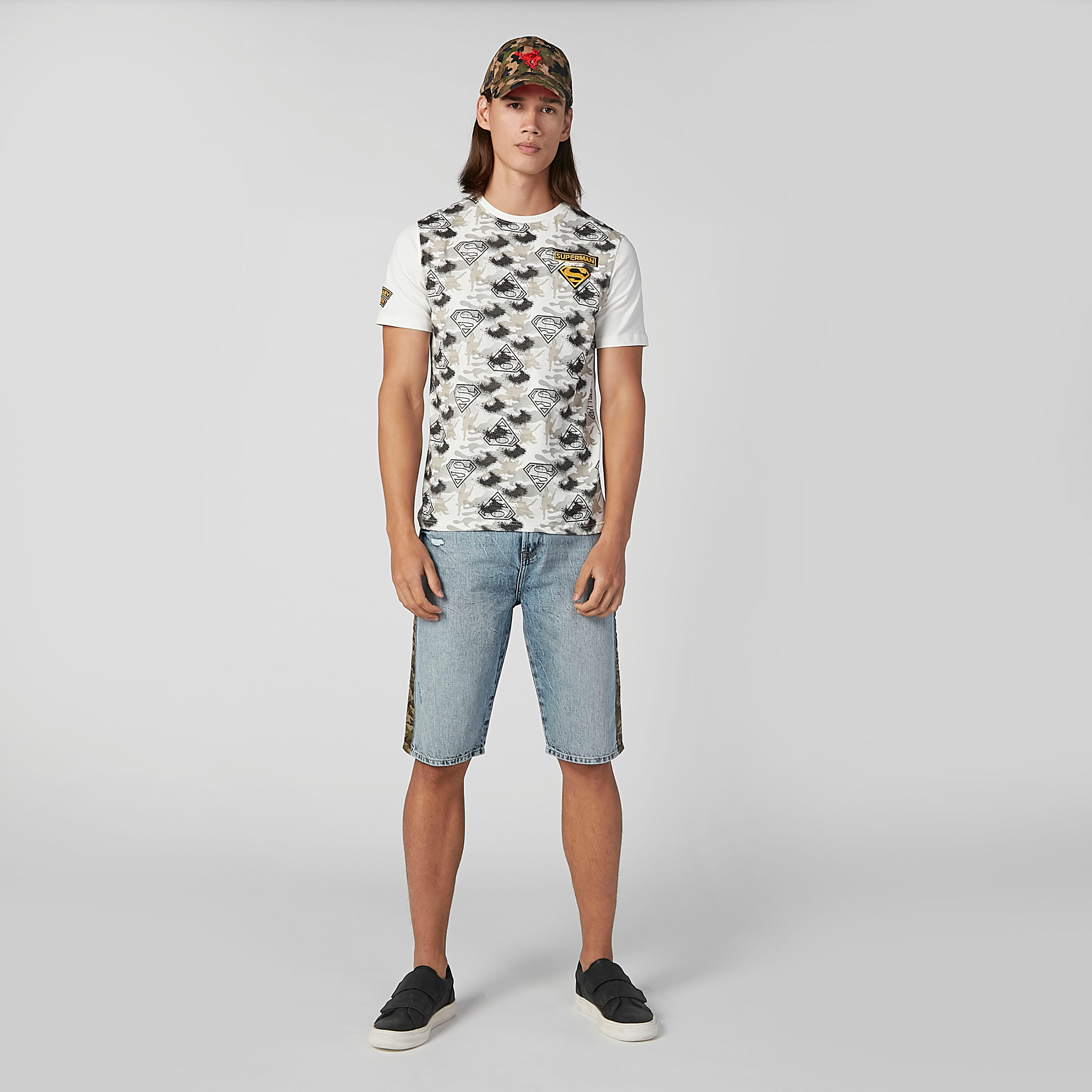 شورت بقصّة سليم وخصر متوسط الارتفاع وشريطة بطبعات مموّهة-men-clothing-bottoms-shorts-image-1