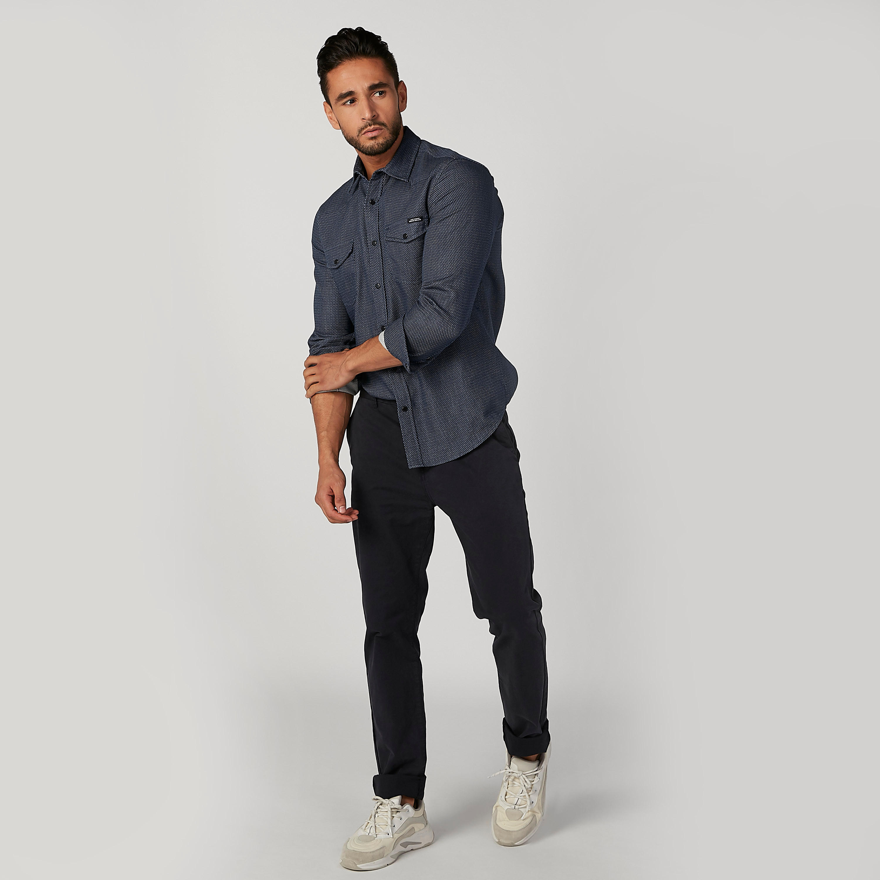 قميص مستدام بأكمام طويلة وجيوب بطيّة وطبعات -men-clothing-shirts-image-2