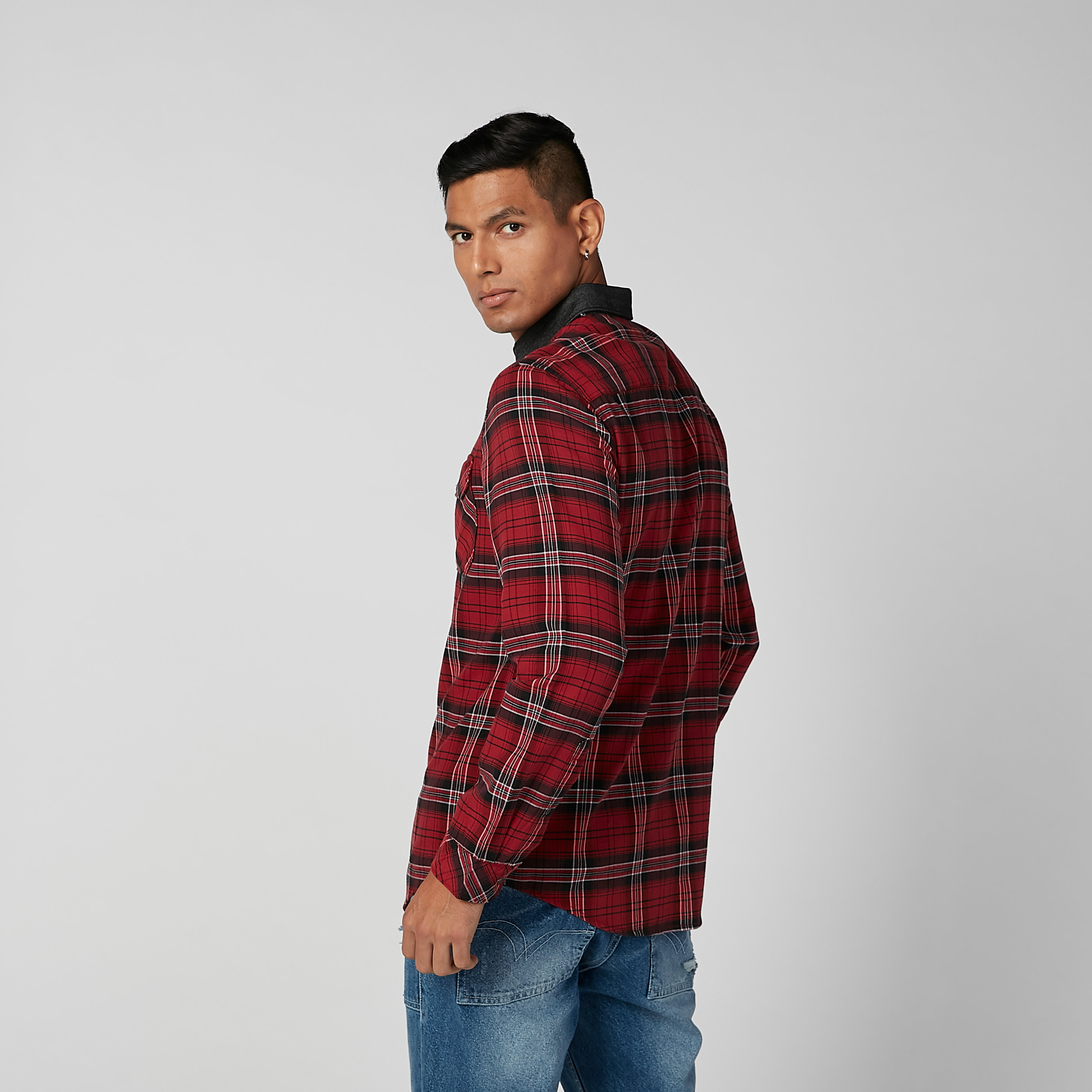 قميص مستدام كاروهات بجيوب بطيّة وأزرار من لي كوبر -men-clothing-shirts-image-3
