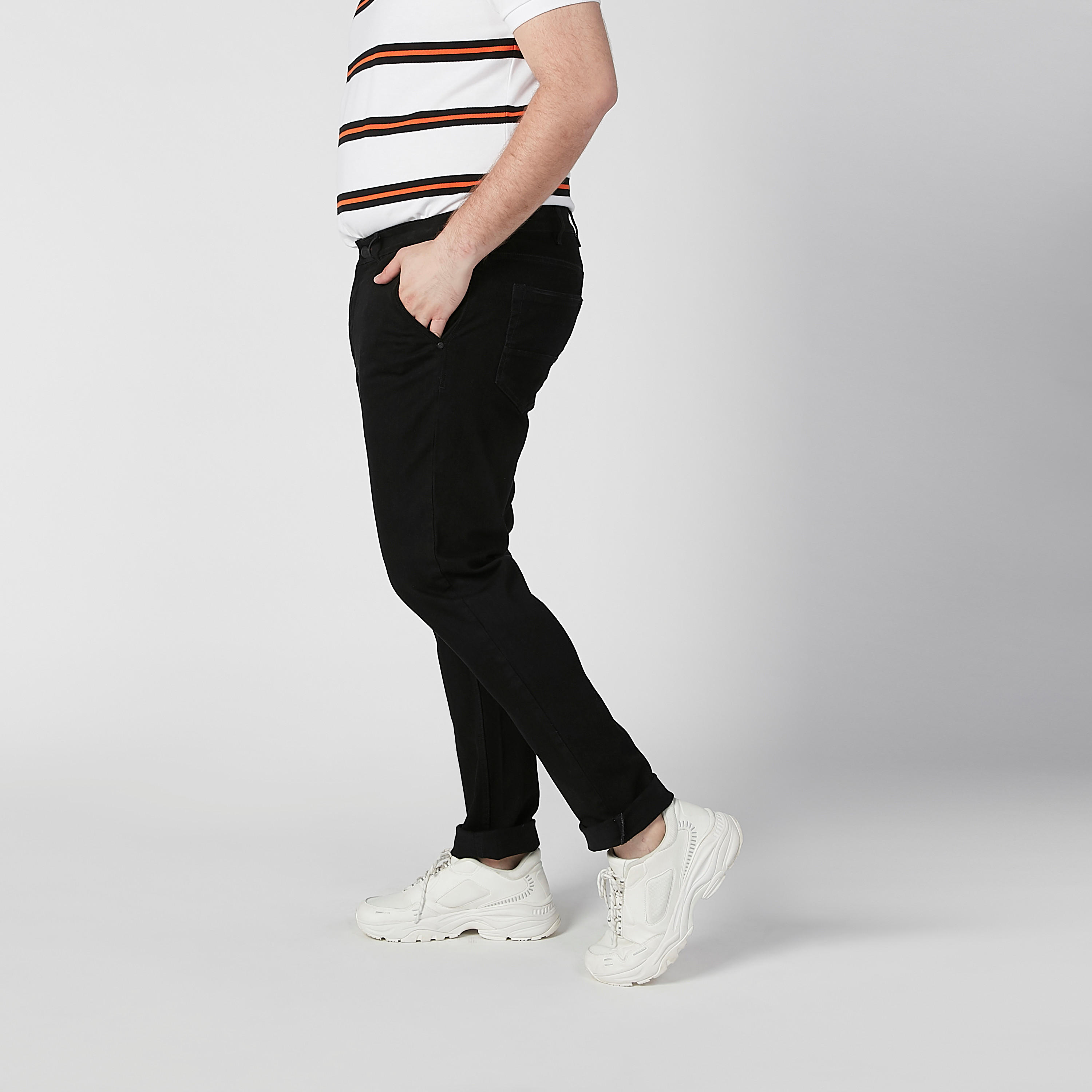 بنطلون جينز سادة بخصر متوسط الارتفاع وجيوب وحلقات للحزام-men-clothing-bottoms-jeans-image-2