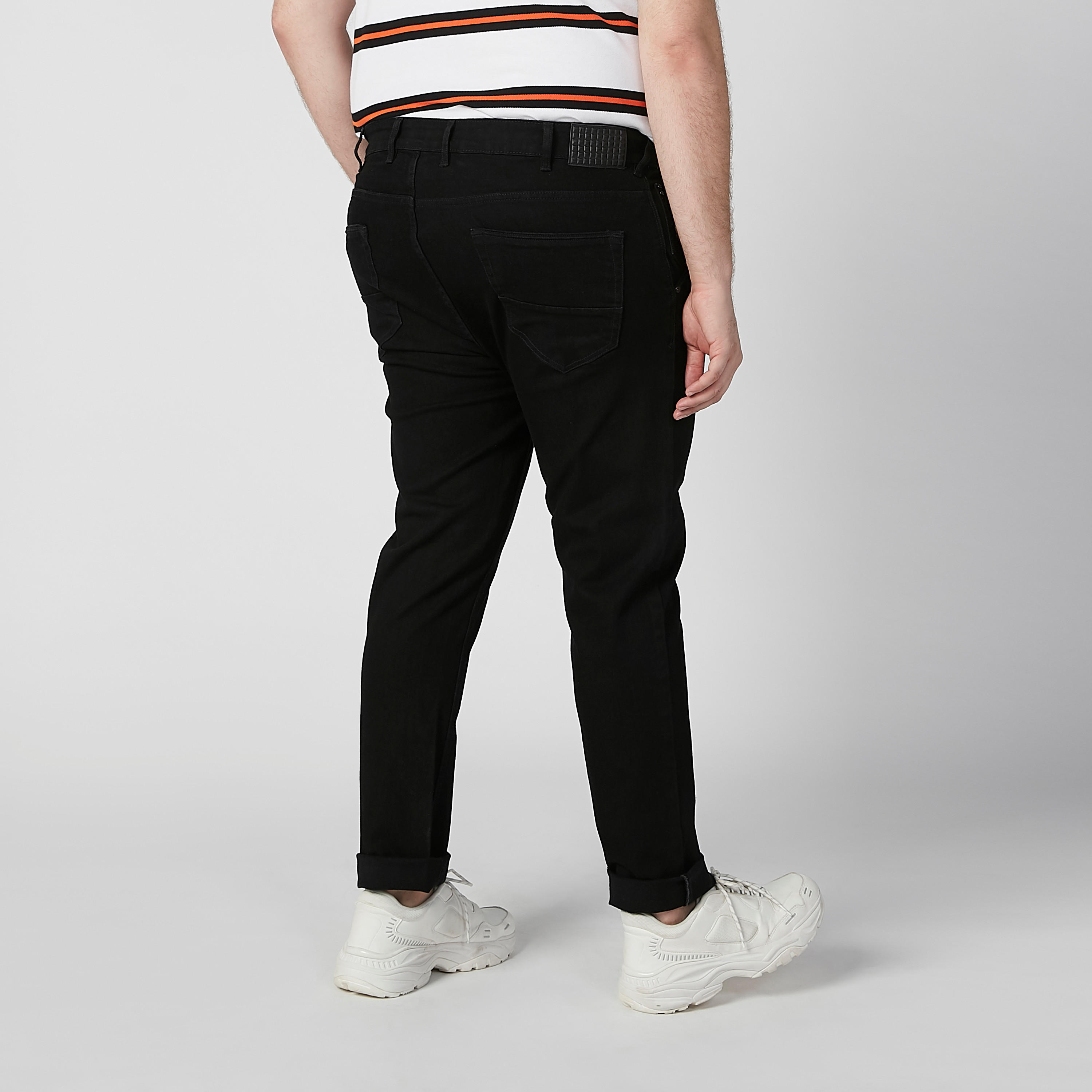 بنطلون جينز سادة بخصر متوسط الارتفاع وجيوب وحلقات للحزام-men-clothing-bottoms-jeans-image-4
