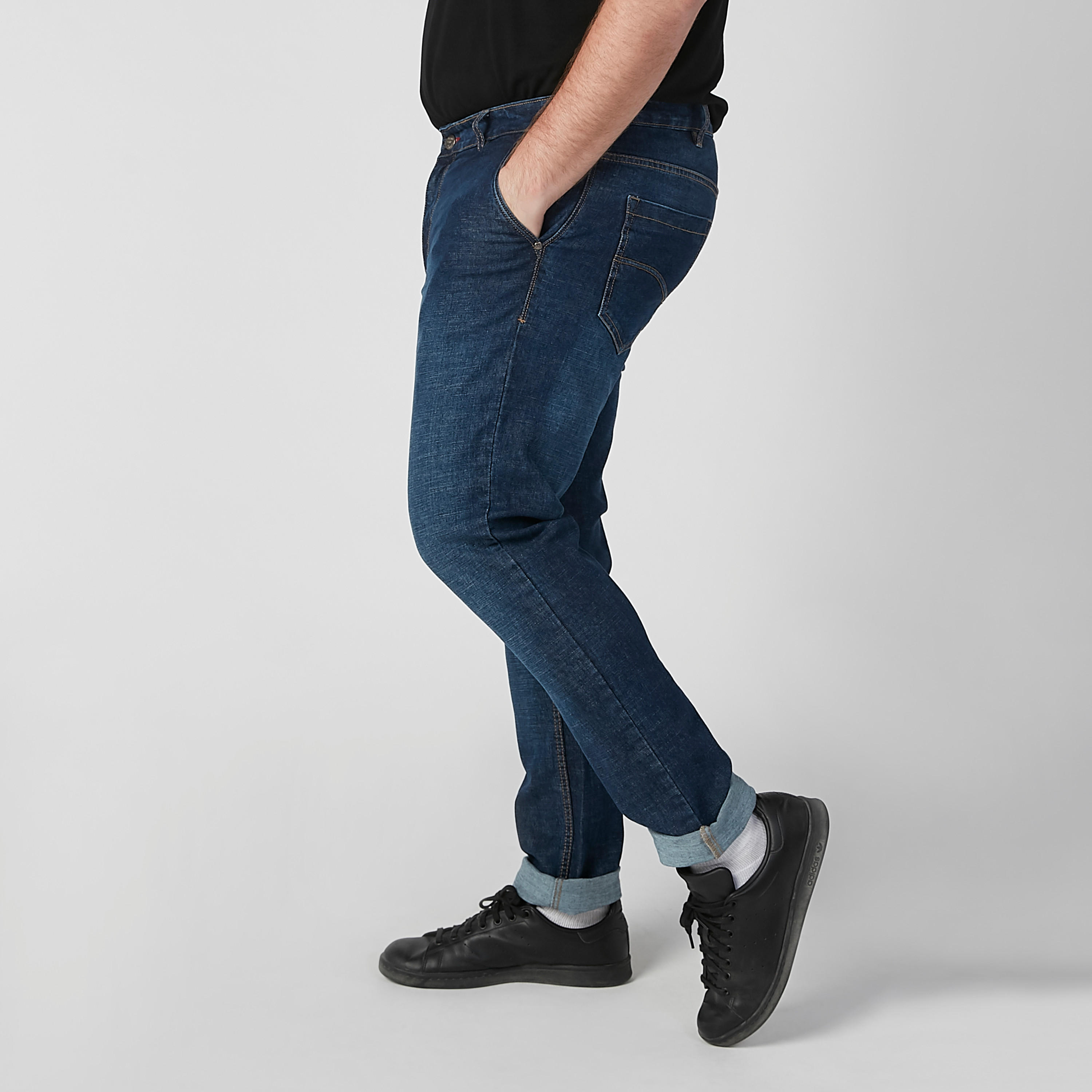 بنطلون جينز مستدام سادة بخصر متوسط الارتفاع وجيوب -men-clothing-bottoms-jeans-image-1