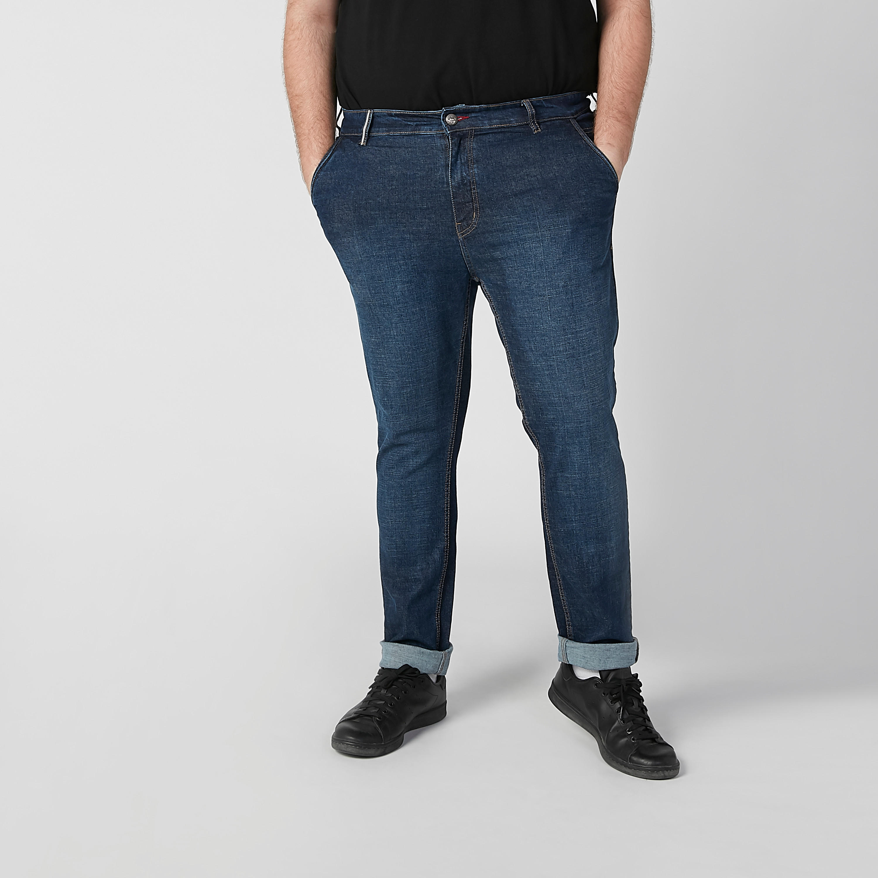 بنطلون جينز مستدام سادة بخصر متوسط الارتفاع وجيوب -men-clothing-bottoms-jeans-image-2