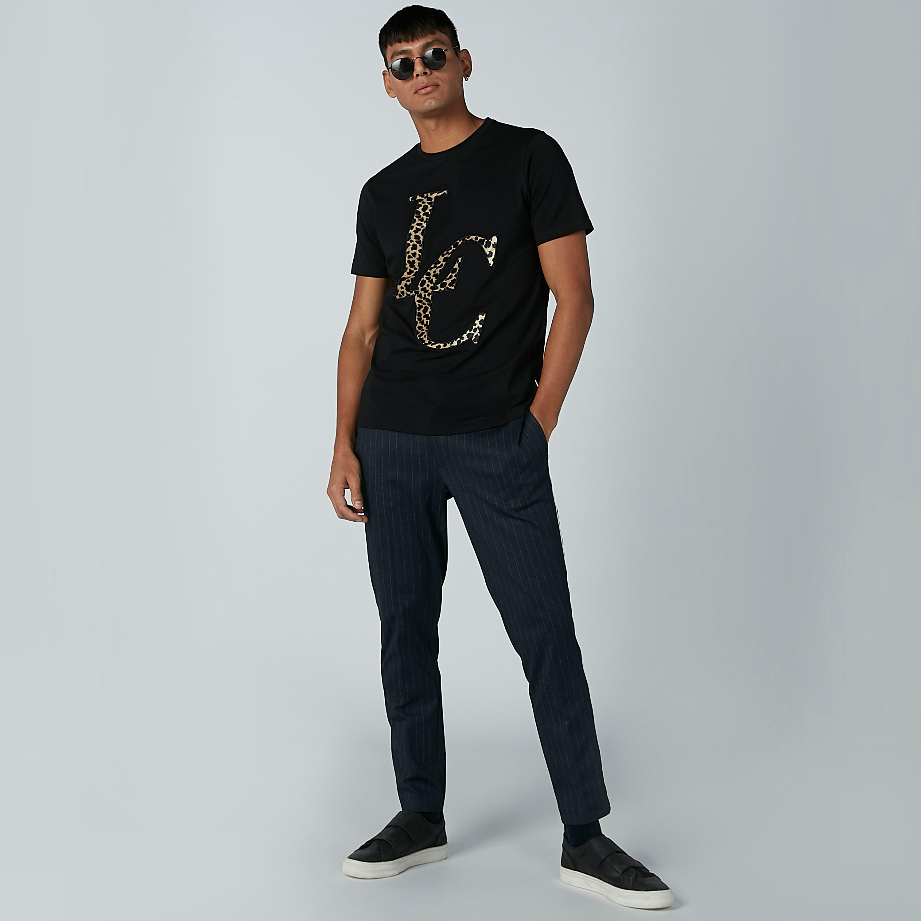 تيشيرت بياقة مستديرة وأكمام قصيرة وطبعات من لي كوبر-men-clothing-tshirtsandpolos-tshirts-image-1