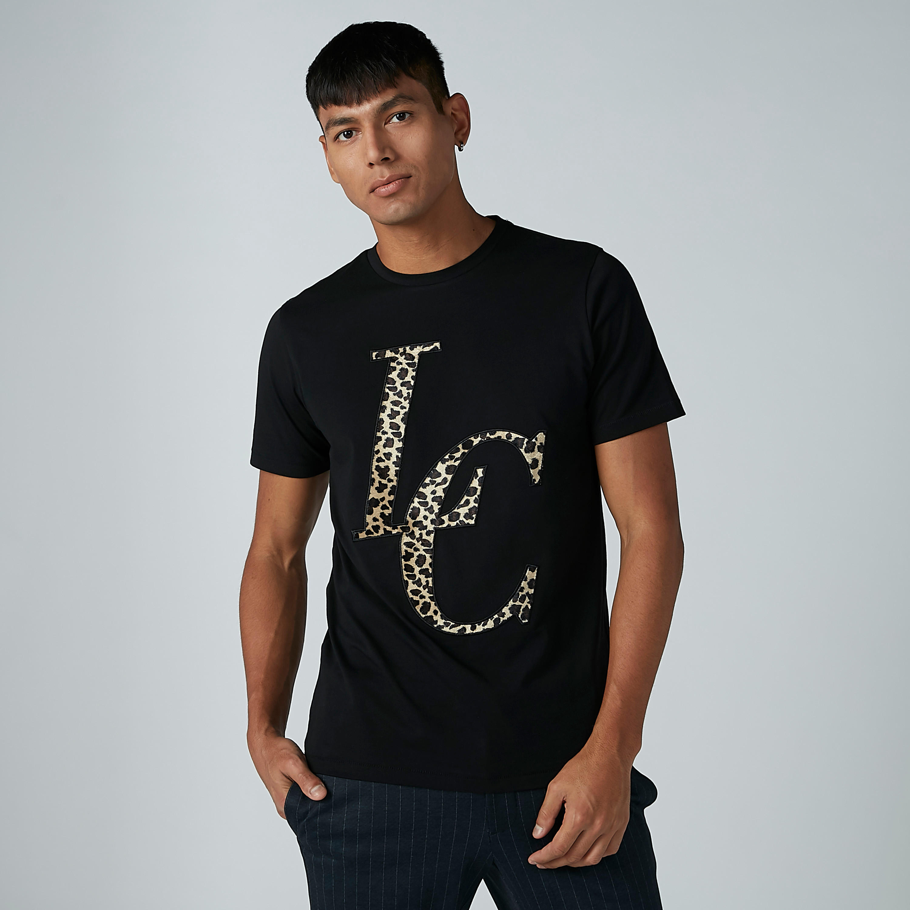 تيشيرت بياقة مستديرة وأكمام قصيرة وطبعات من لي كوبر-men-clothing-tshirtsandpolos-tshirts-image-2