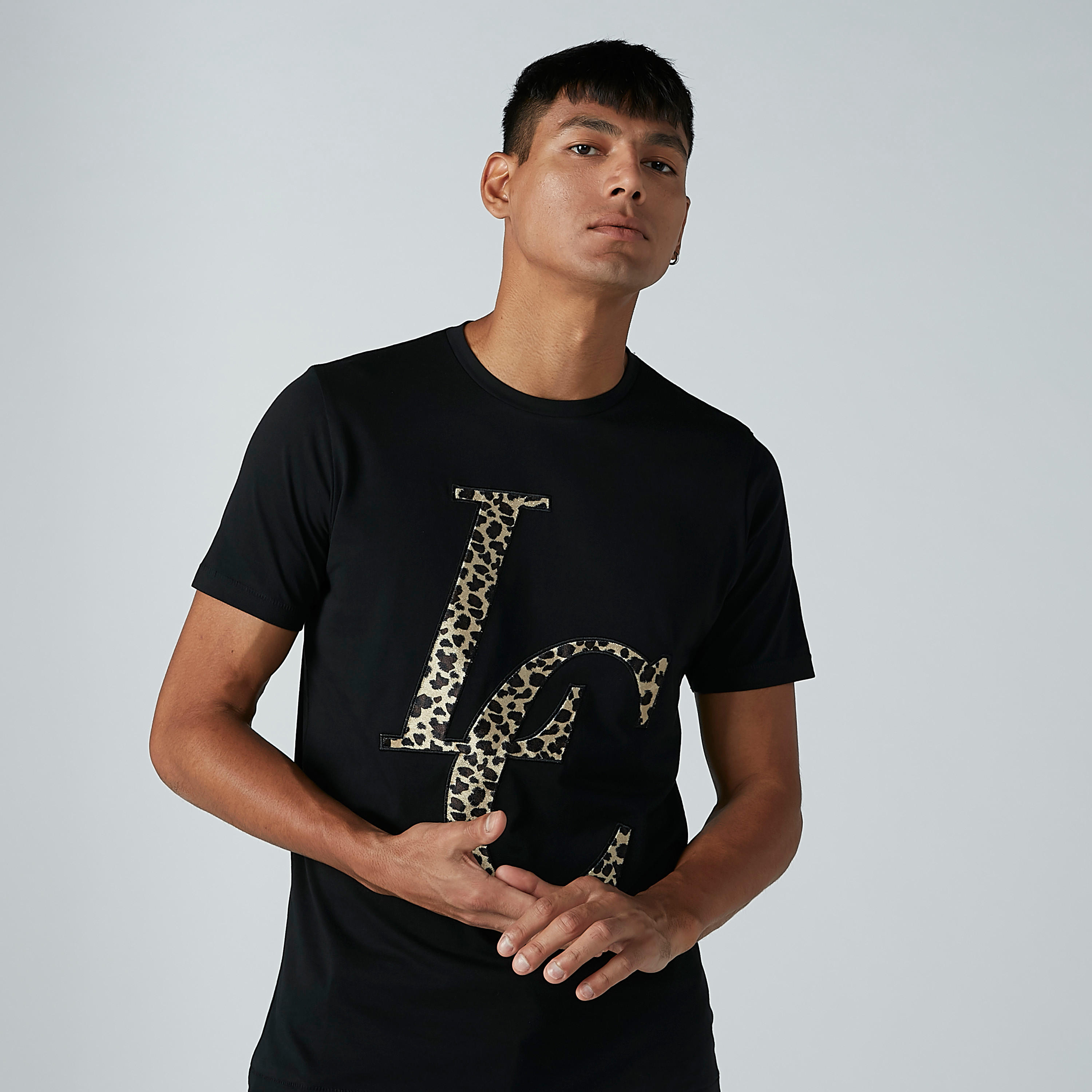 تيشيرت بياقة مستديرة وأكمام قصيرة وطبعات من لي كوبر-men-clothing-tshirtsandpolos-tshirts-image-3