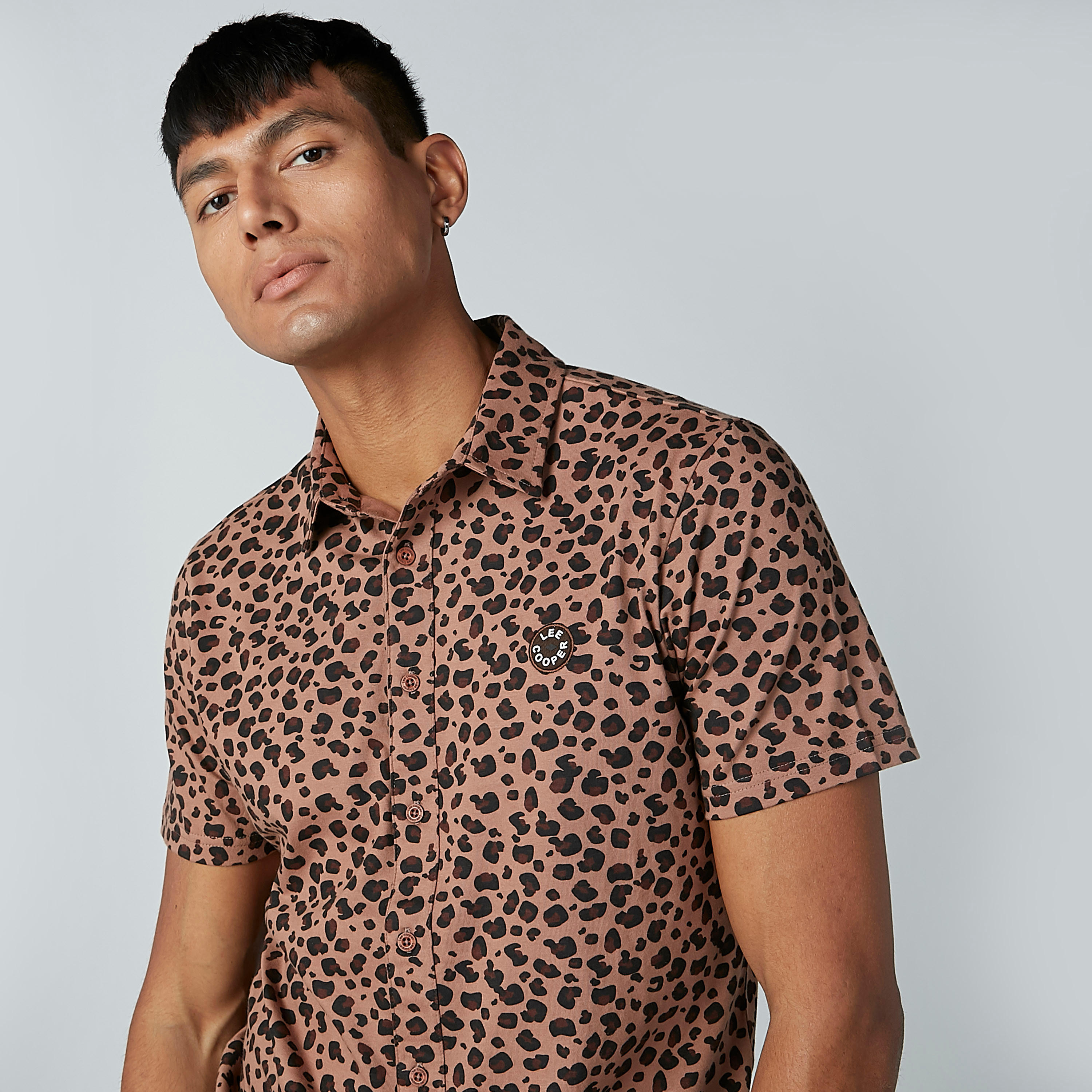 قميص بأكمام قصيرة وطبعات حيوانات من لي كوبر-men-clothing-shirts-image-1