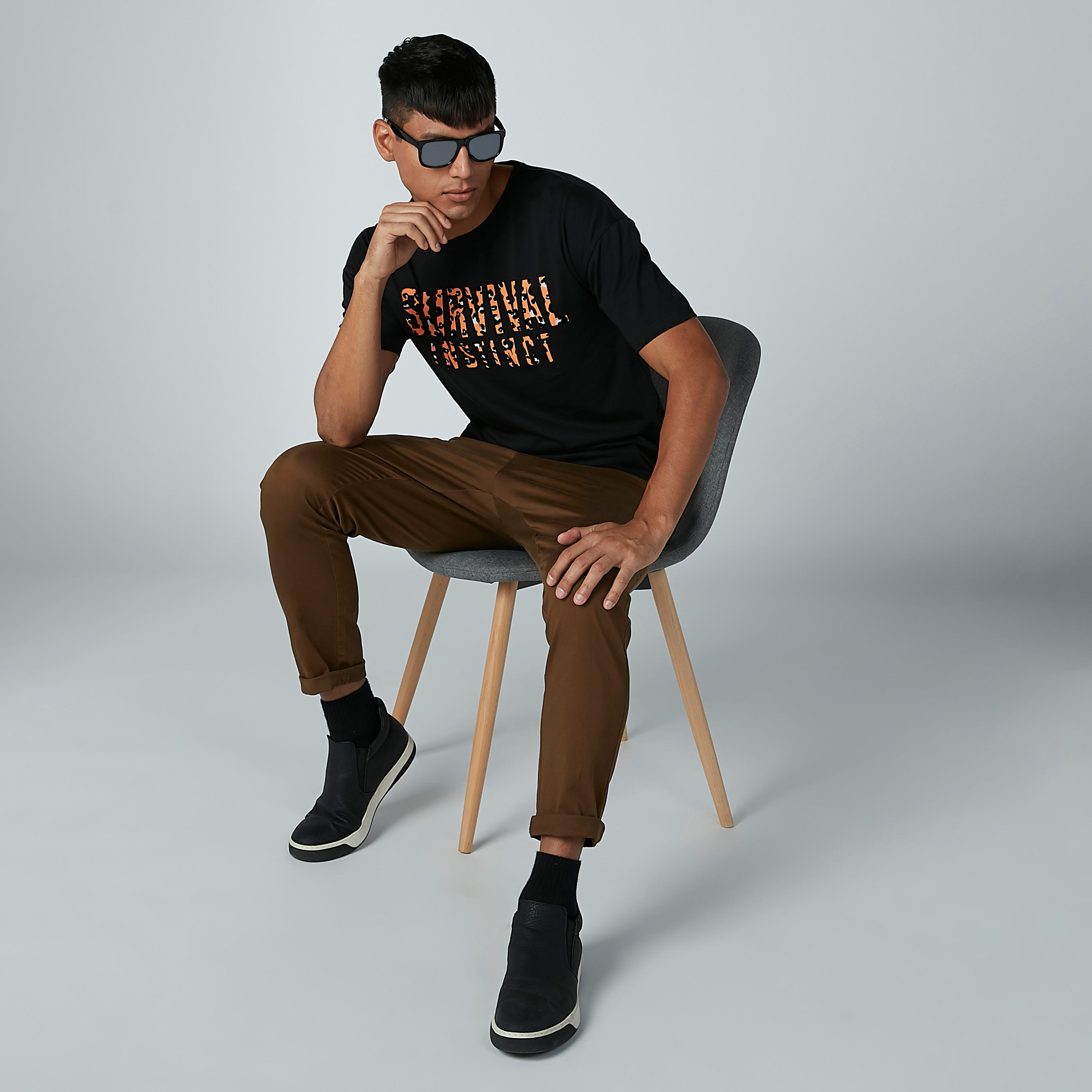 تيشيرت بياقة مستديرة وأكمام قصيرة وطبعات من لي كوبر-men-clothing-tshirtsandpolos-tshirts-image-1