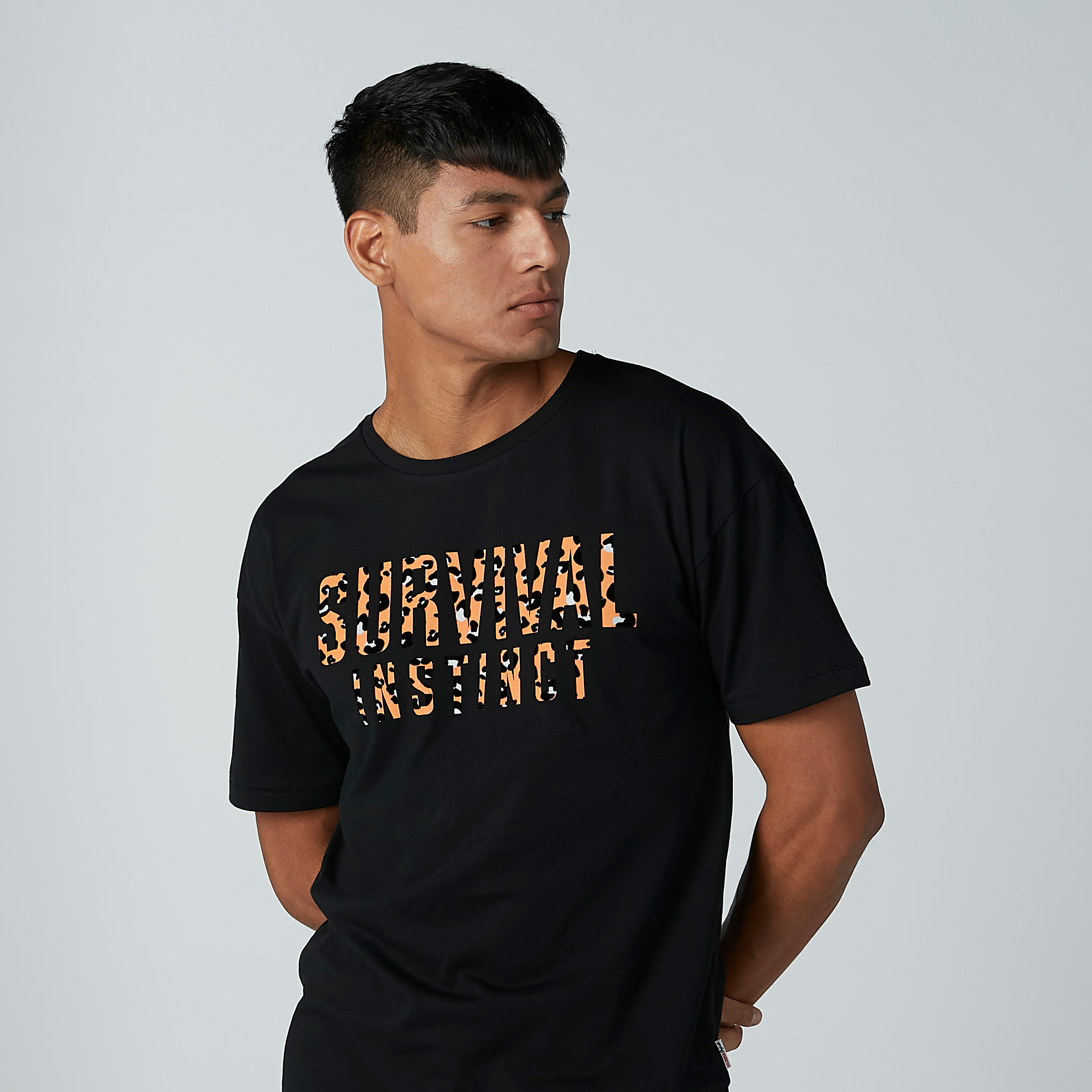 تيشيرت بياقة مستديرة وأكمام قصيرة وطبعات من لي كوبر-men-clothing-tshirtsandpolos-tshirts-image-3