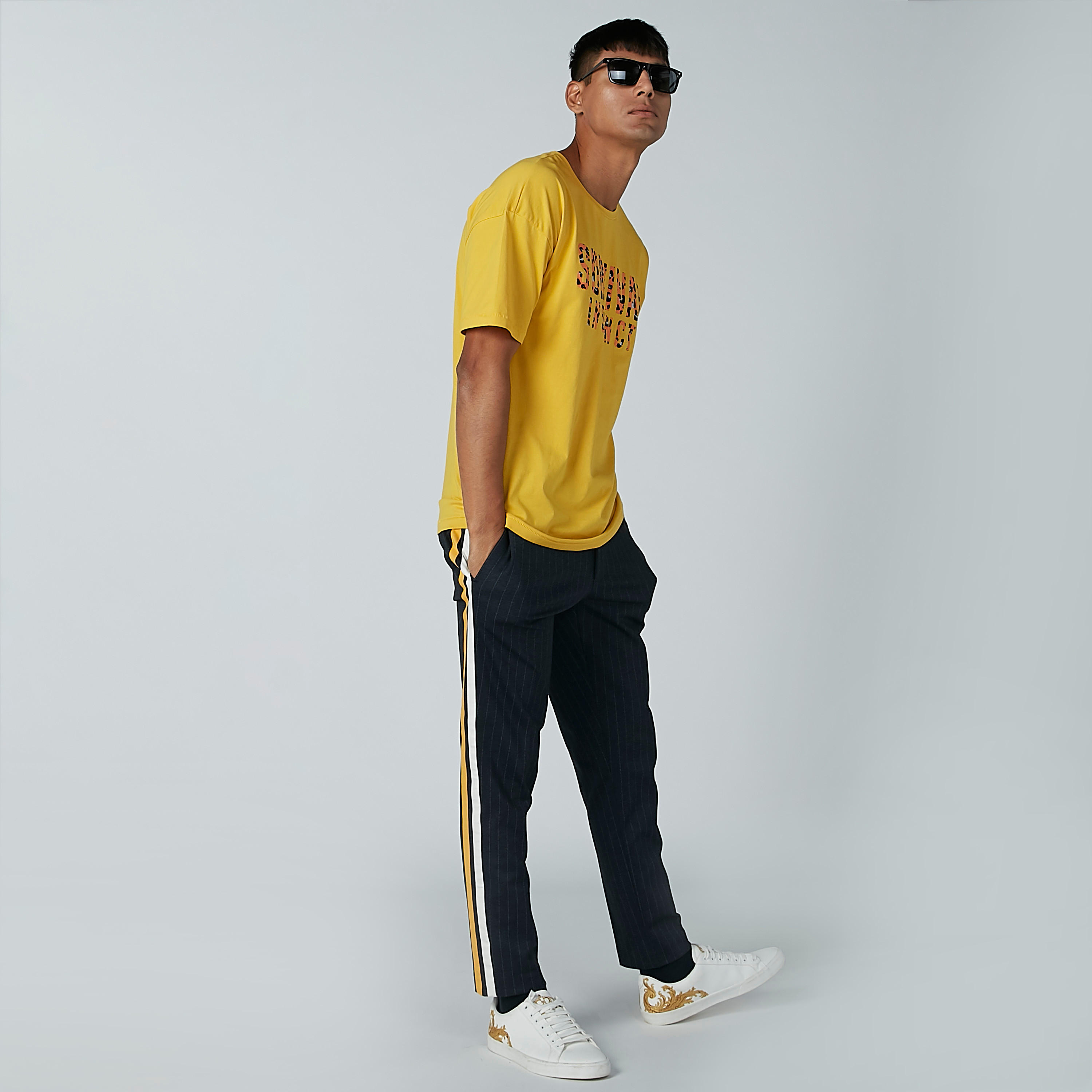 تيشيرت بياقة مستديرة وأكمام قصيرة وطبعات من لي كوبر-men-clothing-tshirtsandpolos-tshirts-image-2