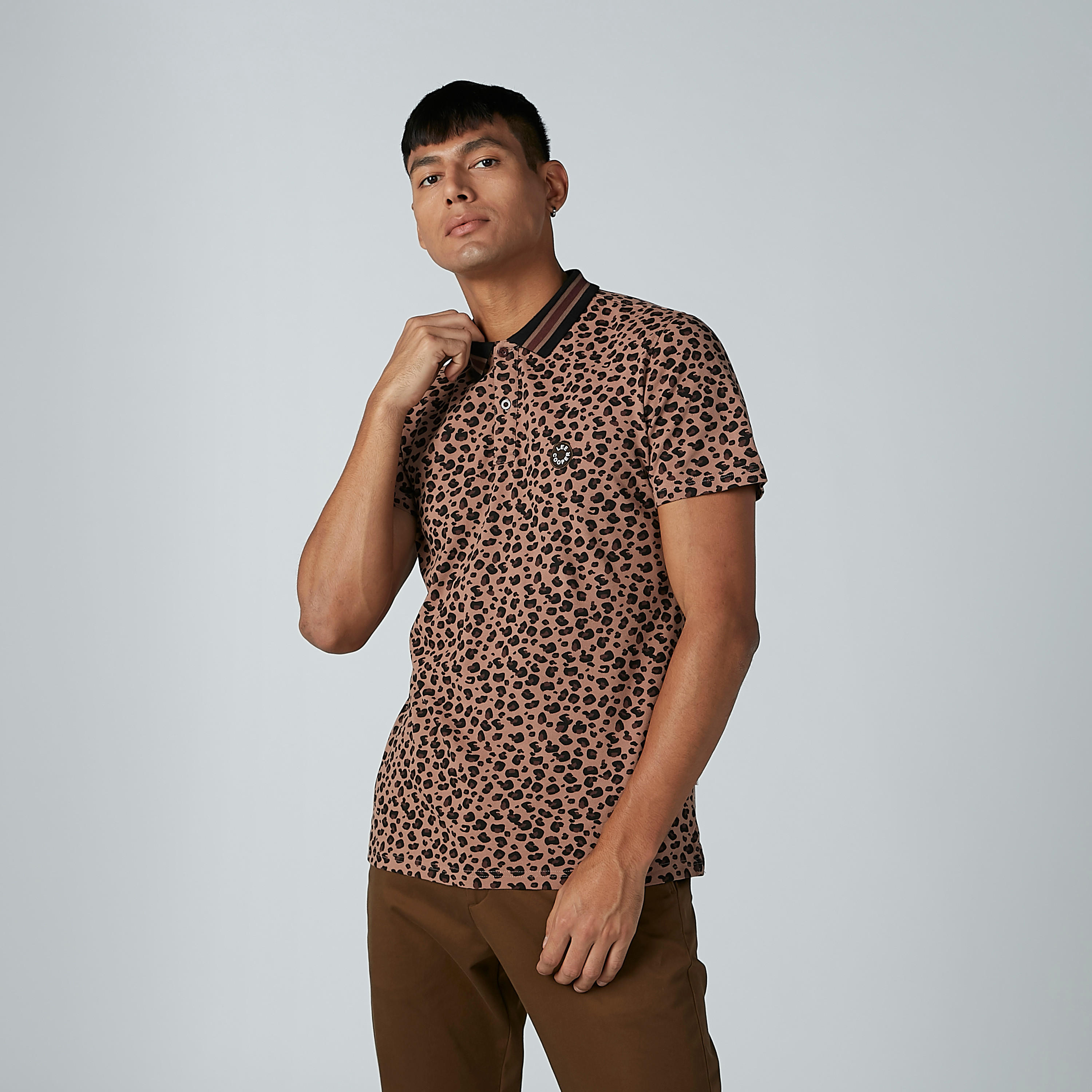 تيشيرت بأكمام قصيرة وياقة بولو وطبعات من لي كوبر-men-clothing-tshirtsandpolos-polos-image-2