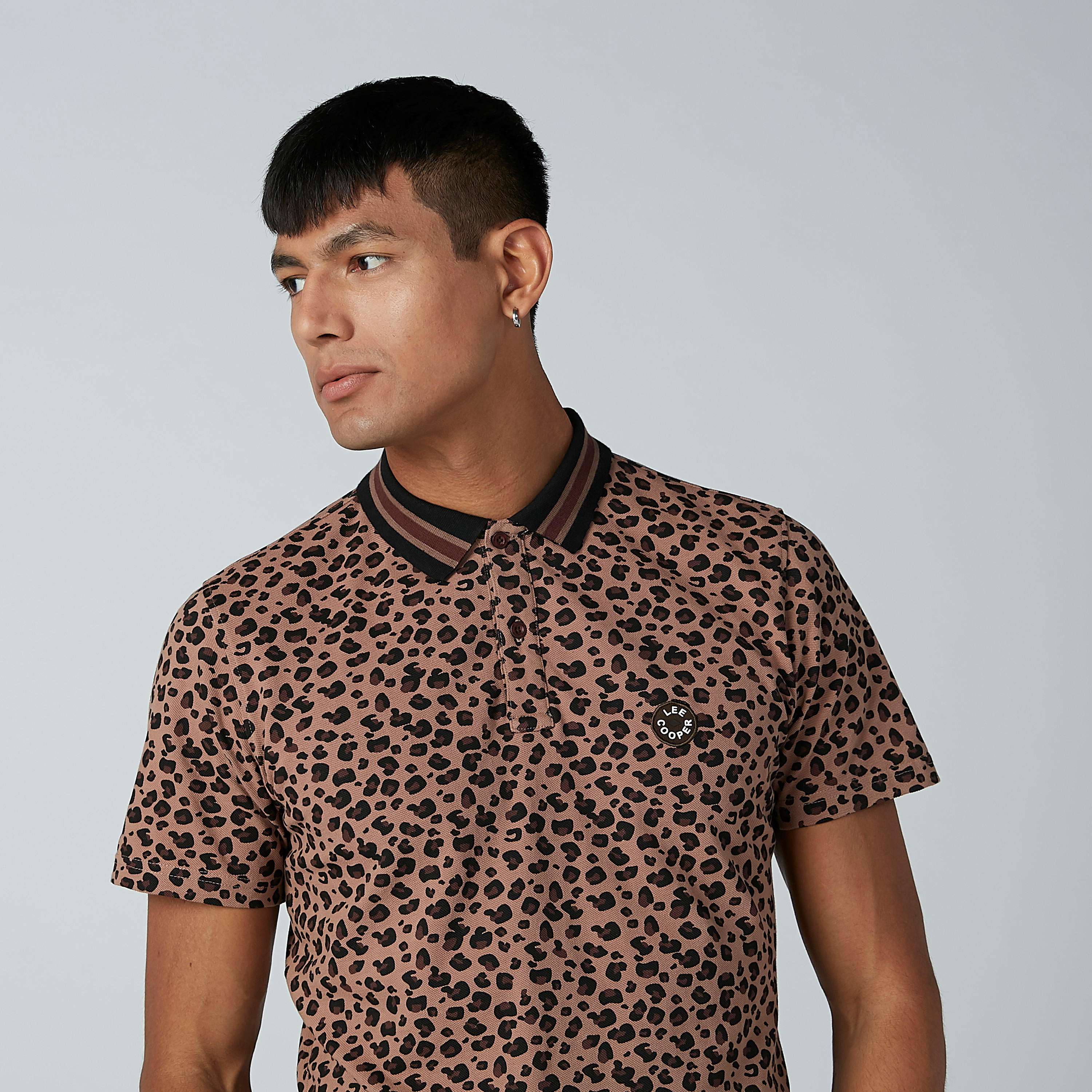 تيشيرت بأكمام قصيرة وياقة بولو وطبعات من لي كوبر-men-clothing-tshirtsandpolos-polos-image-3