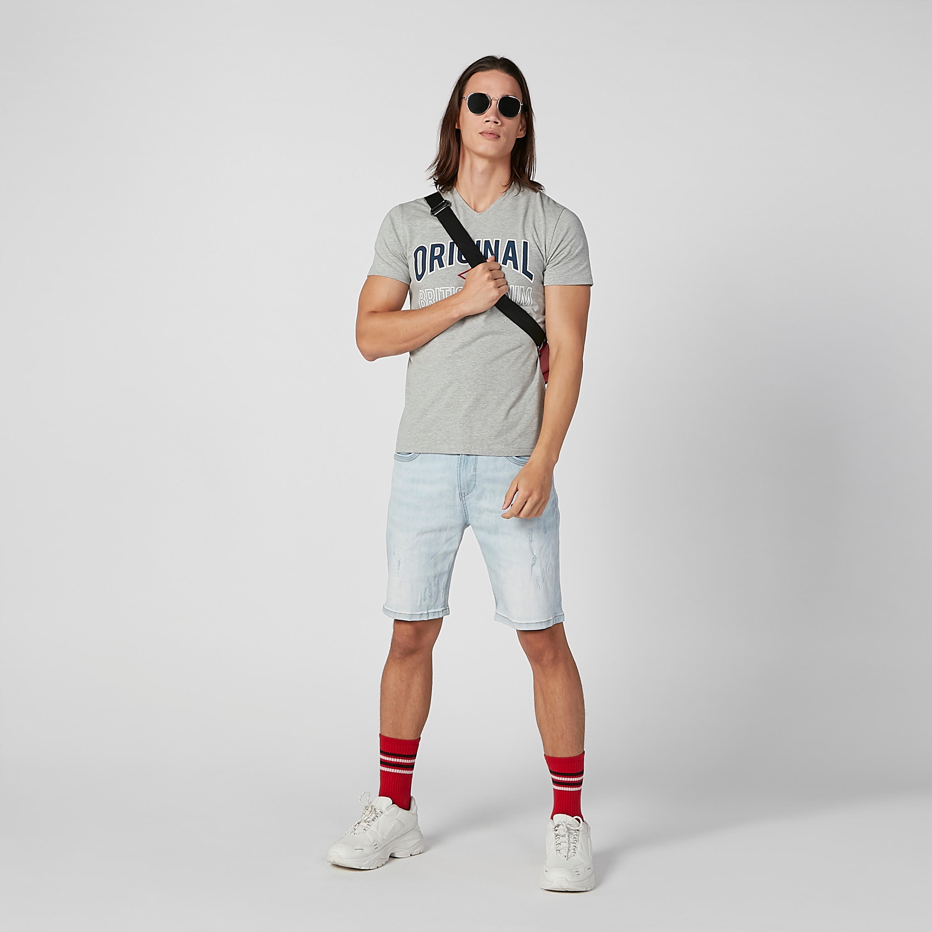 تيشيرت بياقة V وأكمام قصيرة وطبعات من لي كوبر-men-clothing-tshirtsandpolos-tshirts-image-3