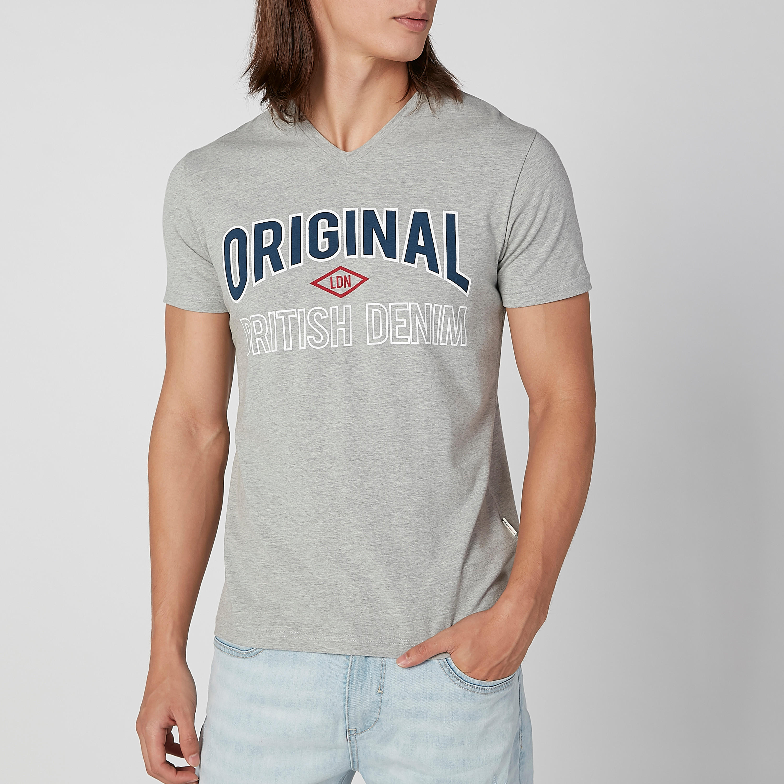 تيشيرت بياقة V وأكمام قصيرة وطبعات من لي كوبر-men-clothing-tshirtsandpolos-tshirts-image-4