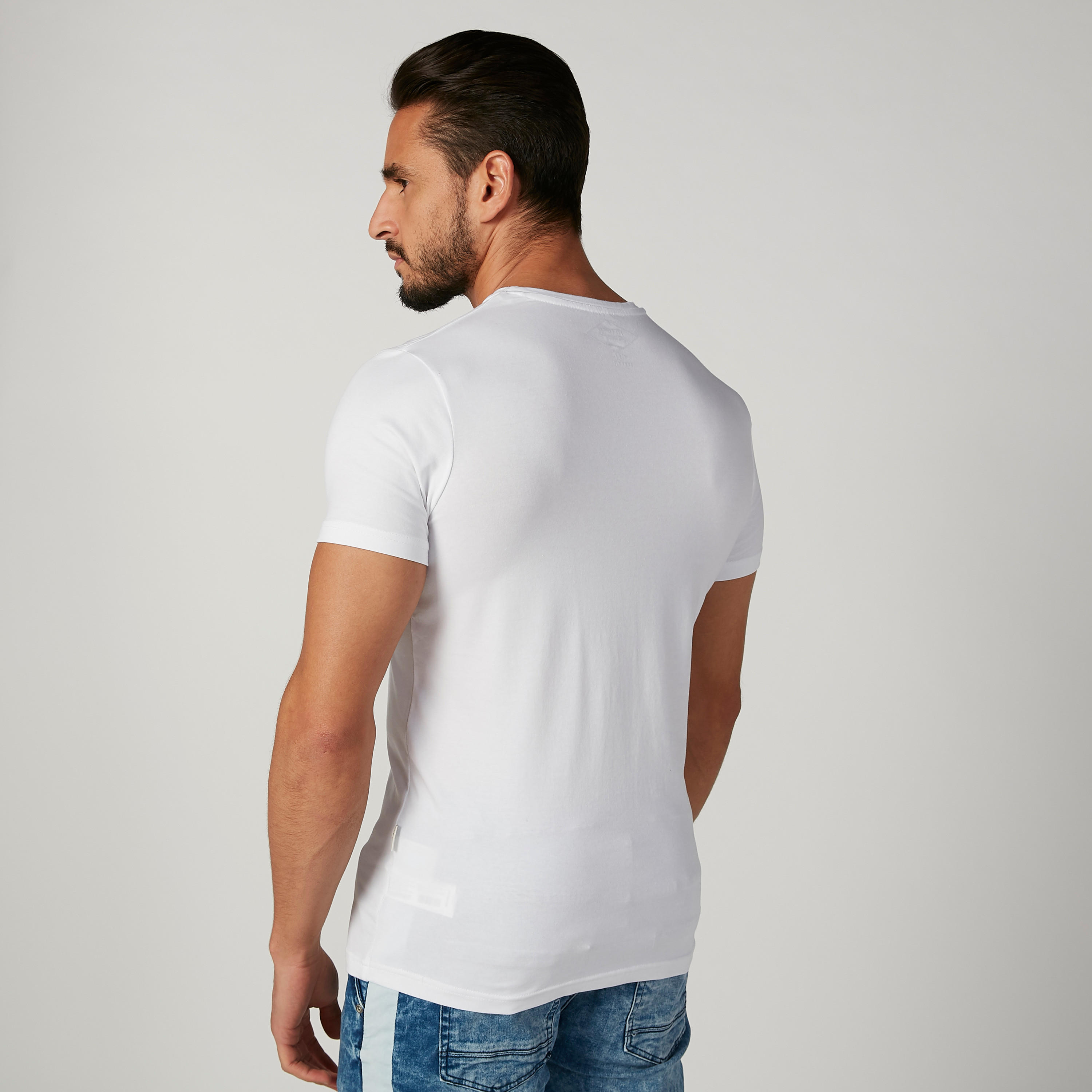 تي شيرت بطبعات وياقة V وأكمام قصيرة من لي كوبر-men-clothing-tshirtsandpolos-tshirts-image-2