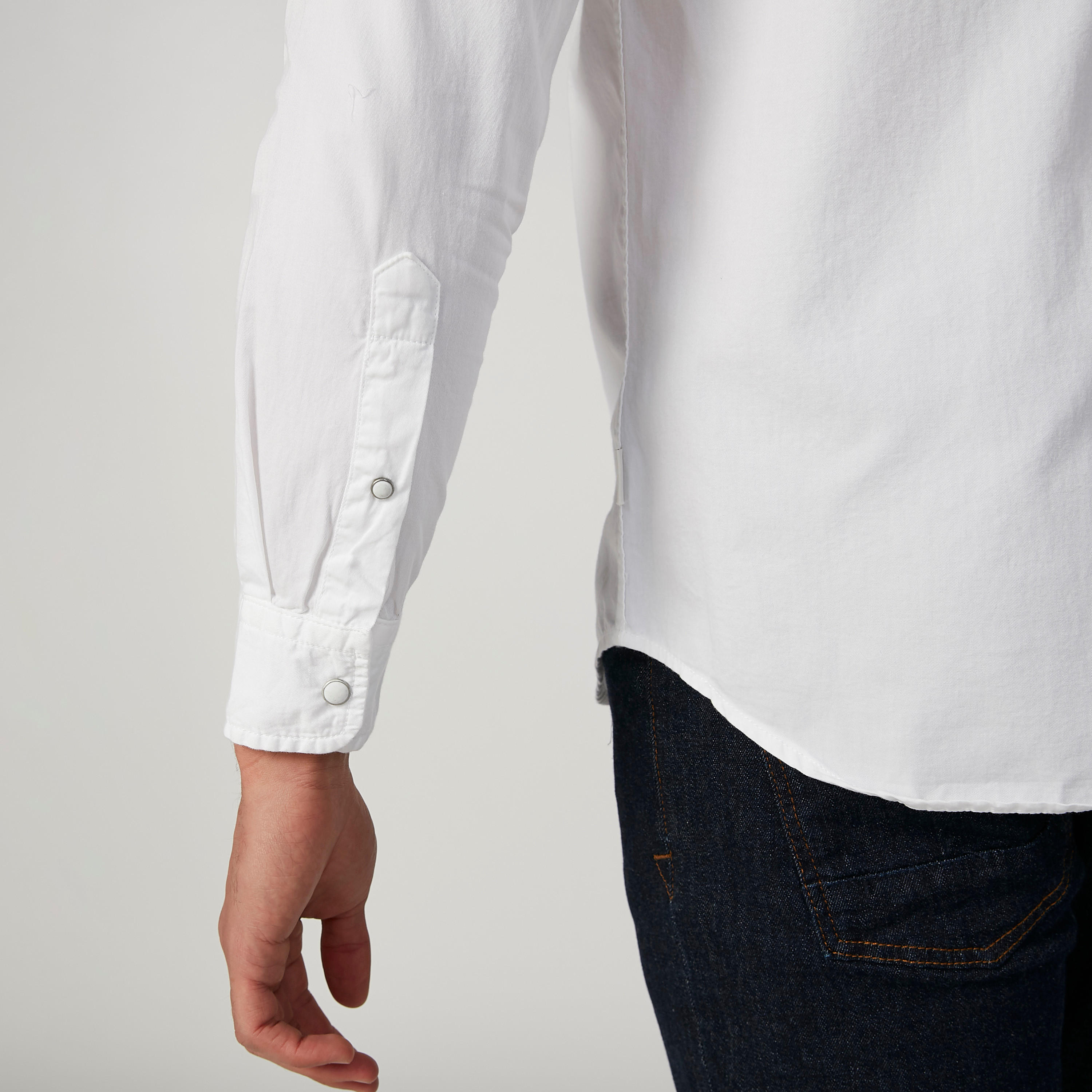 قميص سادة بأكمام طويلة وجيوب على الصدر من لي كوبر-men-clothing-shirts-image-4