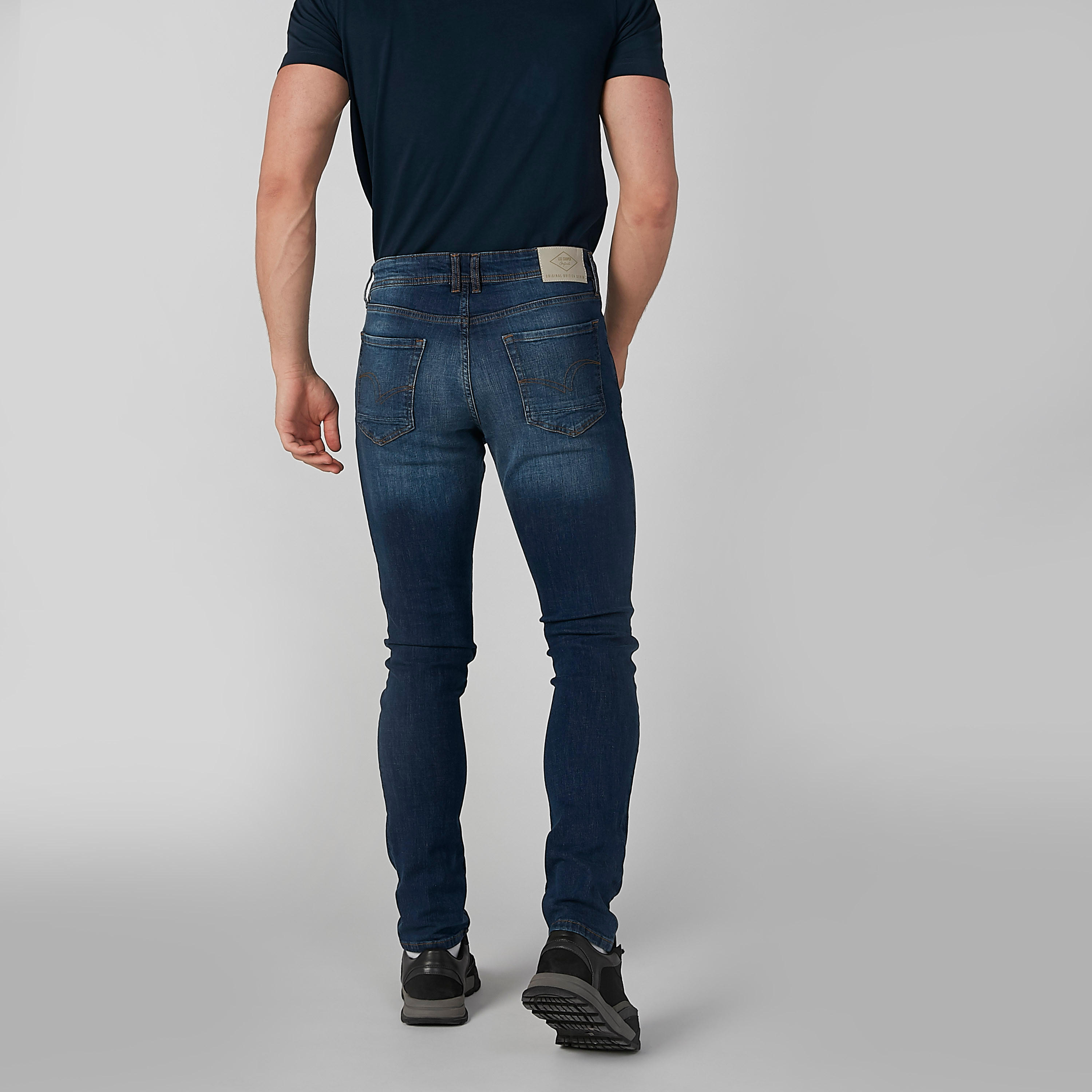 بنطال جينز طويل بجيوب وحلقات للحزام من لي كوبر-men-clothing-bottoms-jeans-image-3