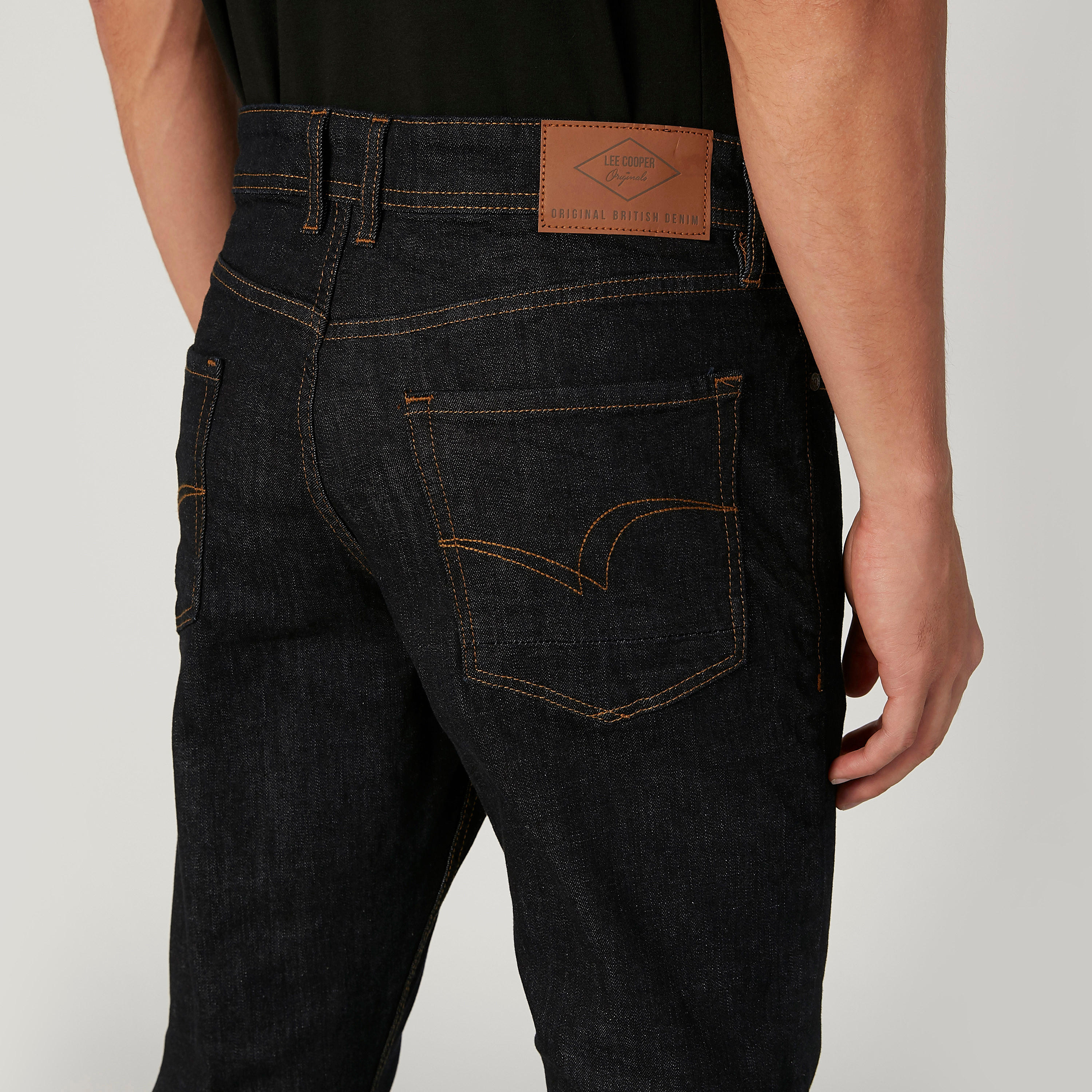 بنطال جينز طويل بجيوب وحلقات للحزام من لي كوبر-men-clothing-bottoms-jeans-image-3