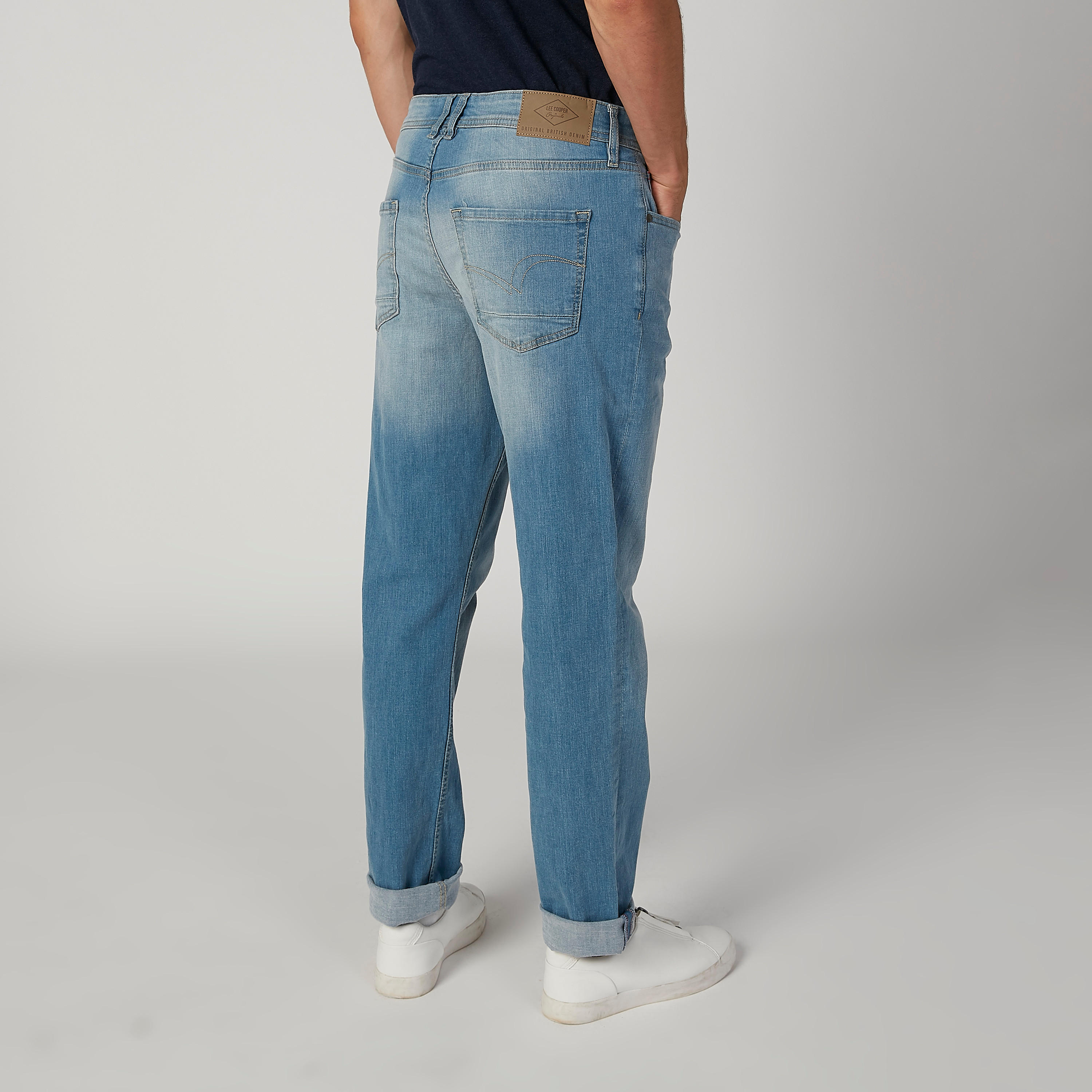 بنطلون جينز سادة بجيوب وحلقات للحزام من لي كوبر-men-clothing-bottoms-jeans-image-1