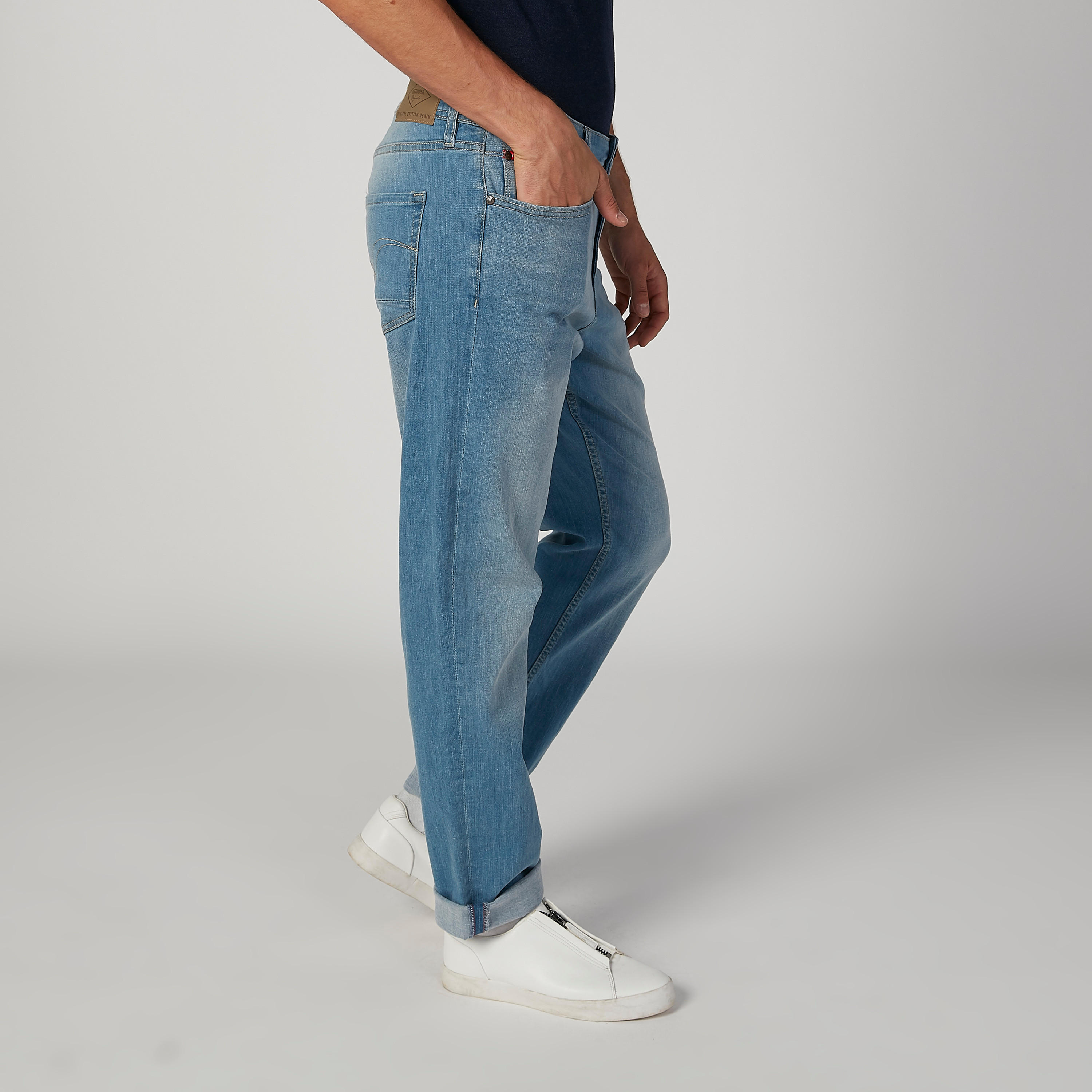 بنطلون جينز سادة بجيوب وحلقات للحزام من لي كوبر-men-clothing-bottoms-jeans-image-3