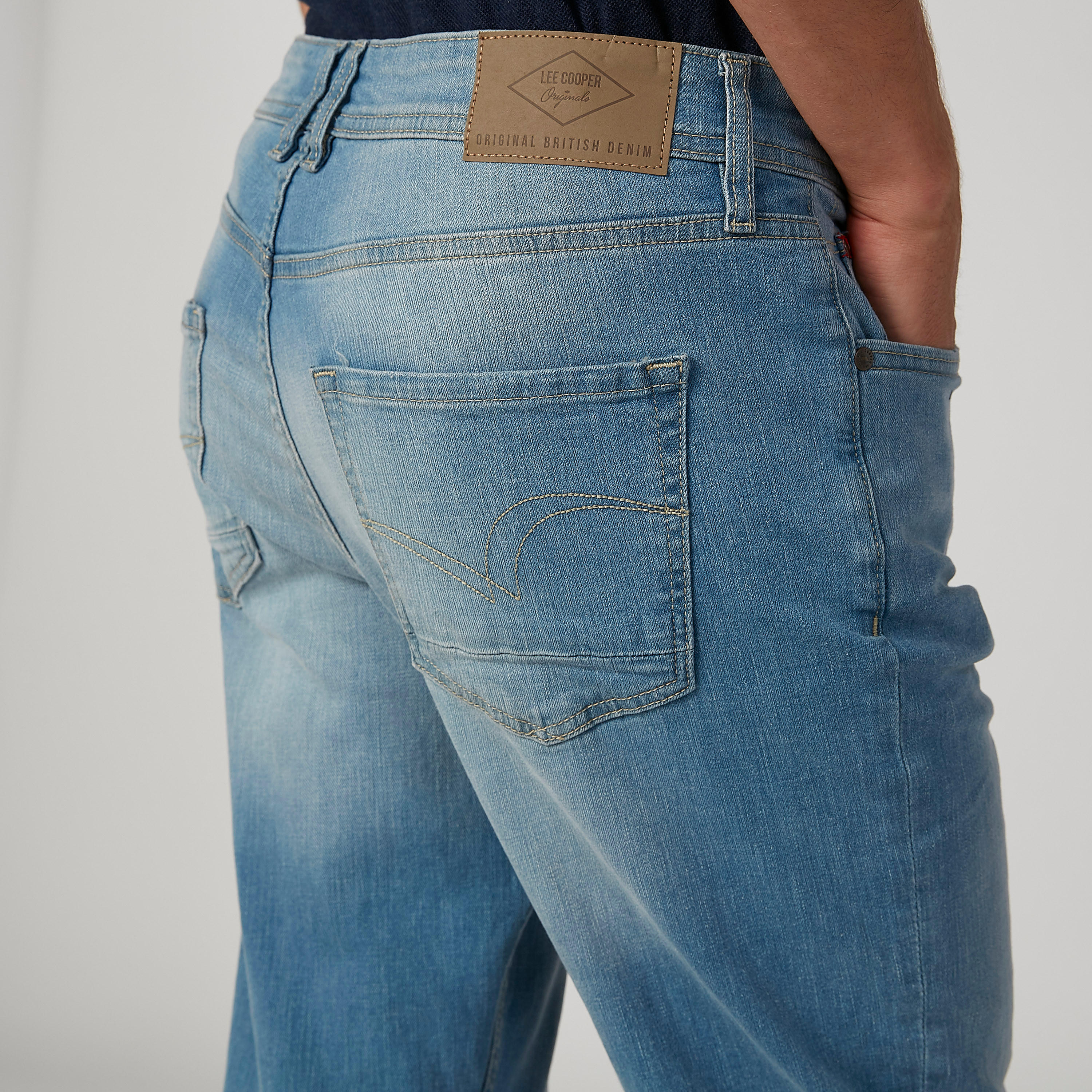 بنطلون جينز سادة بجيوب وحلقات للحزام من لي كوبر-men-clothing-bottoms-jeans-image-5