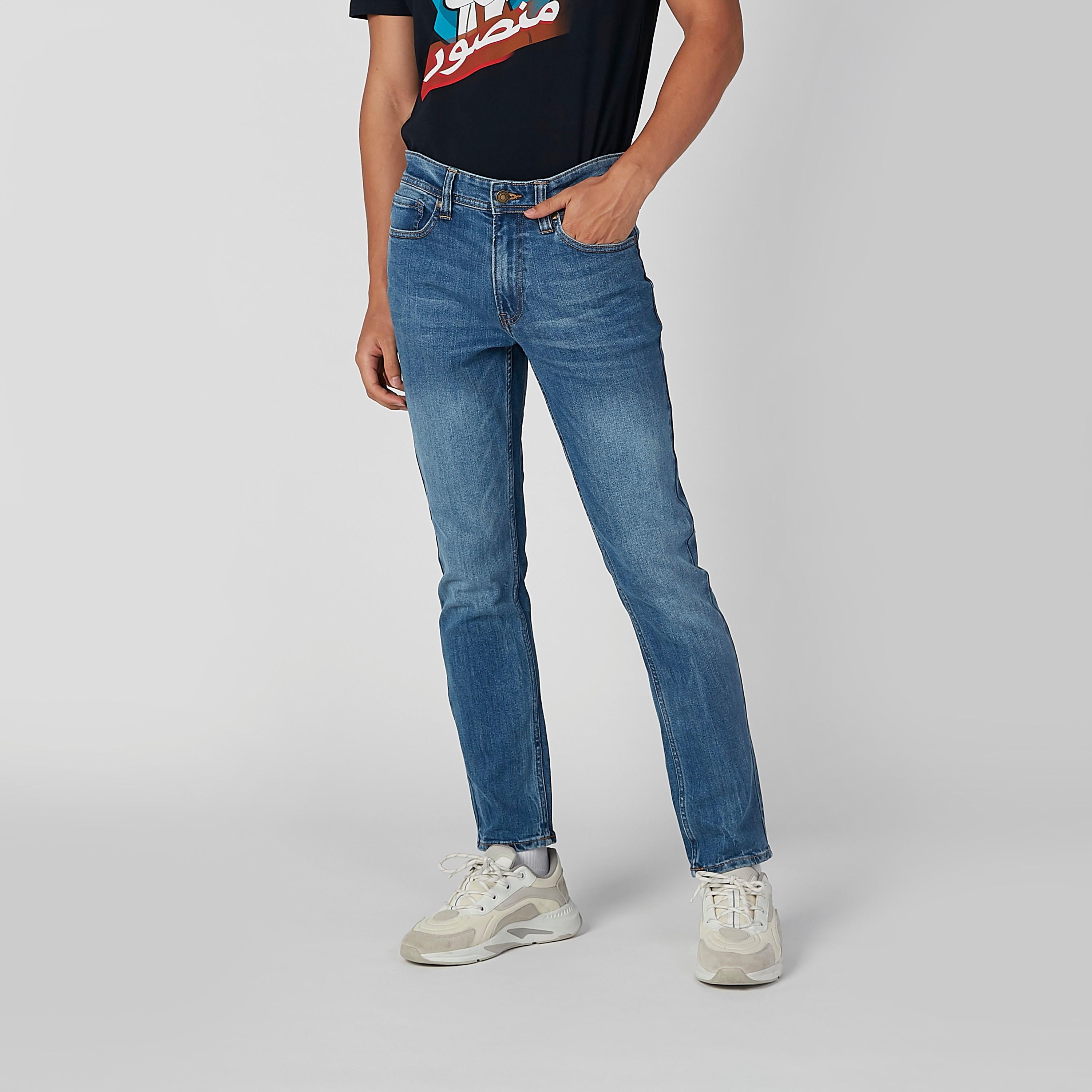 بنطلون جينز مستدام سادة بقصّة سليم وجيوب وحلقات حزام -men-clothing-bottoms-jeans-image-1