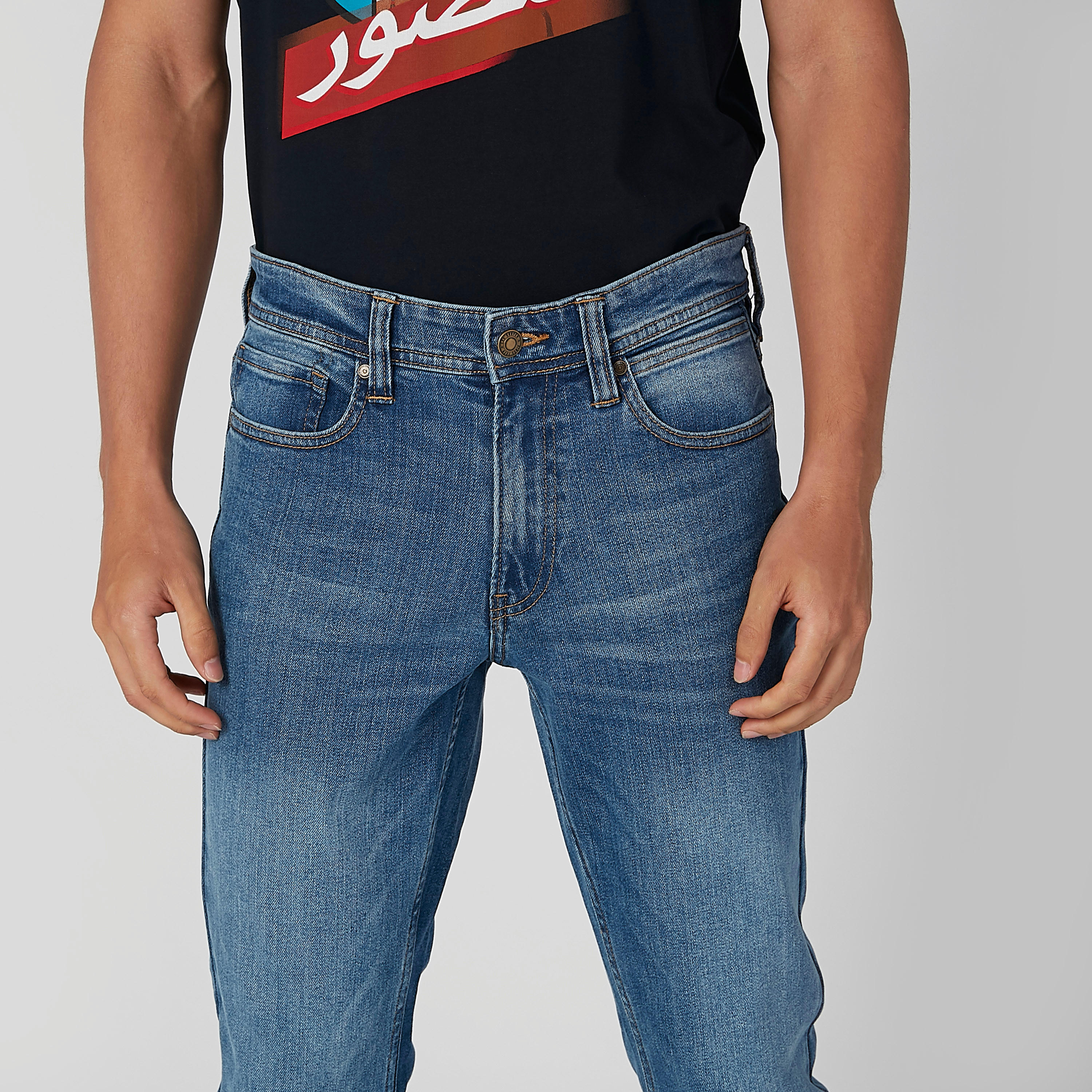 بنطلون جينز مستدام سادة بقصّة سليم وجيوب وحلقات حزام -men-clothing-bottoms-jeans-image-4