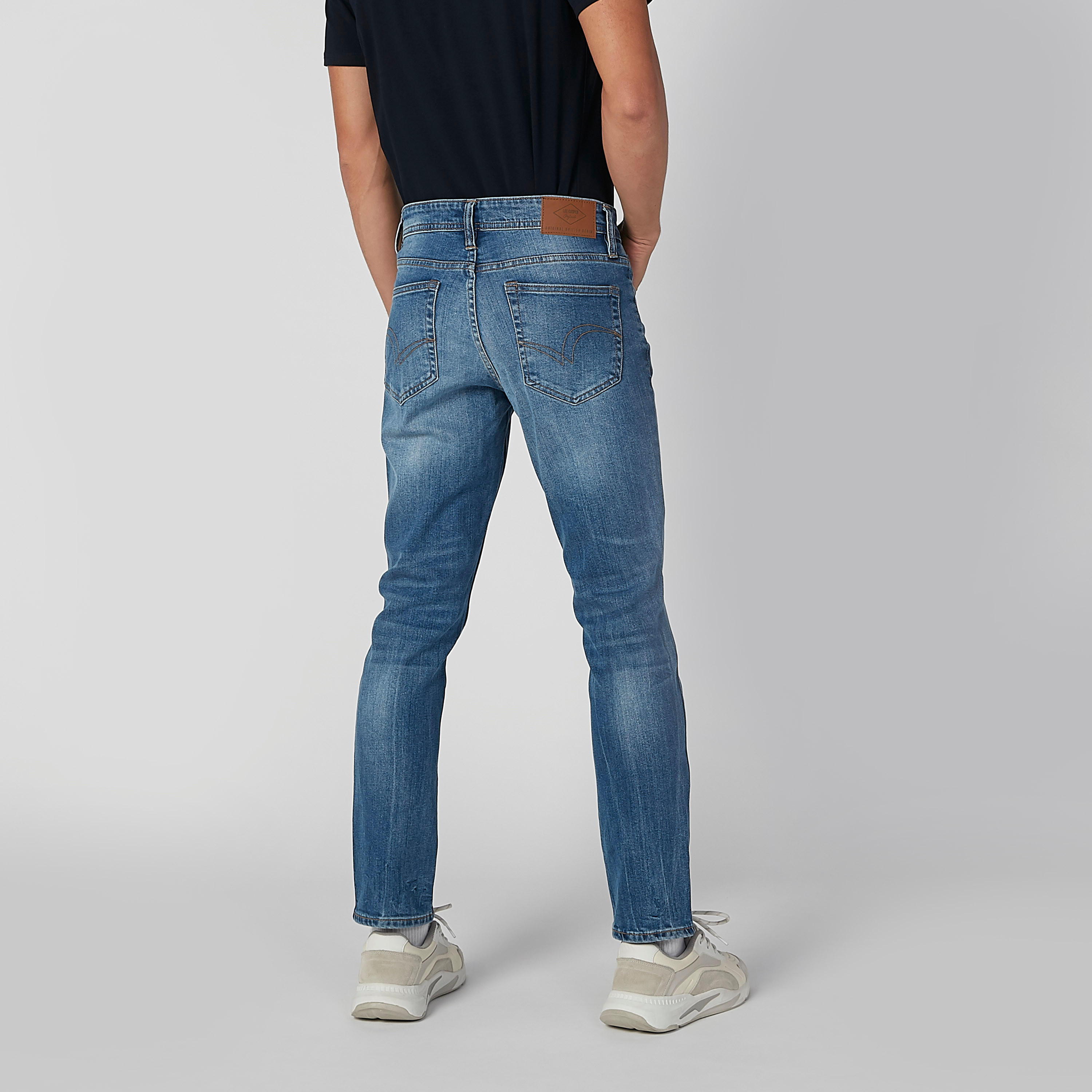 بنطلون جينز مستدام سادة بقصّة سليم وجيوب وحلقات حزام -men-clothing-bottoms-jeans-image-5