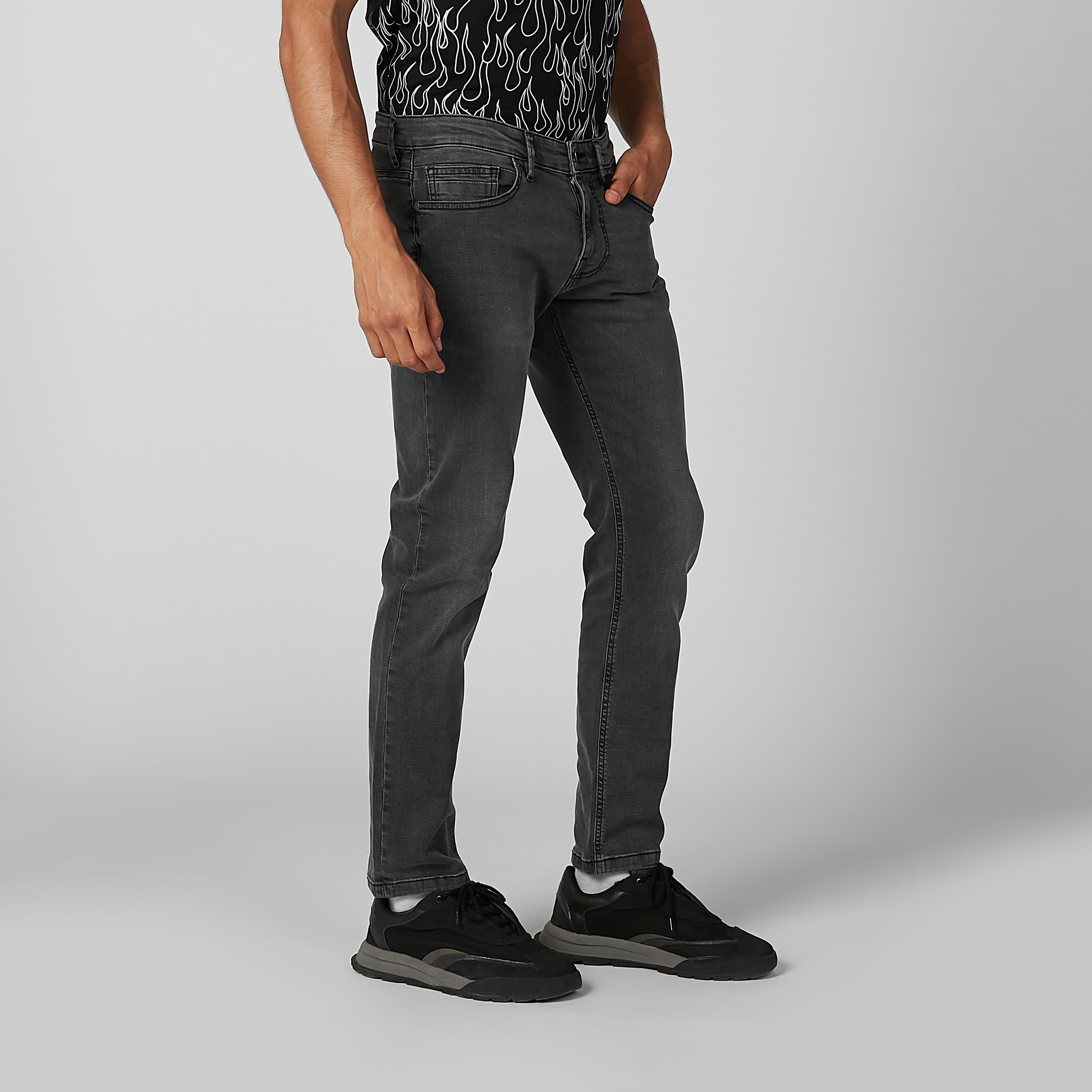 بنطلون جينز مستدام سليم بخصر متوسط الارتفاع وحلقات للحزام-men-clothing-bottoms-jeans-image-1