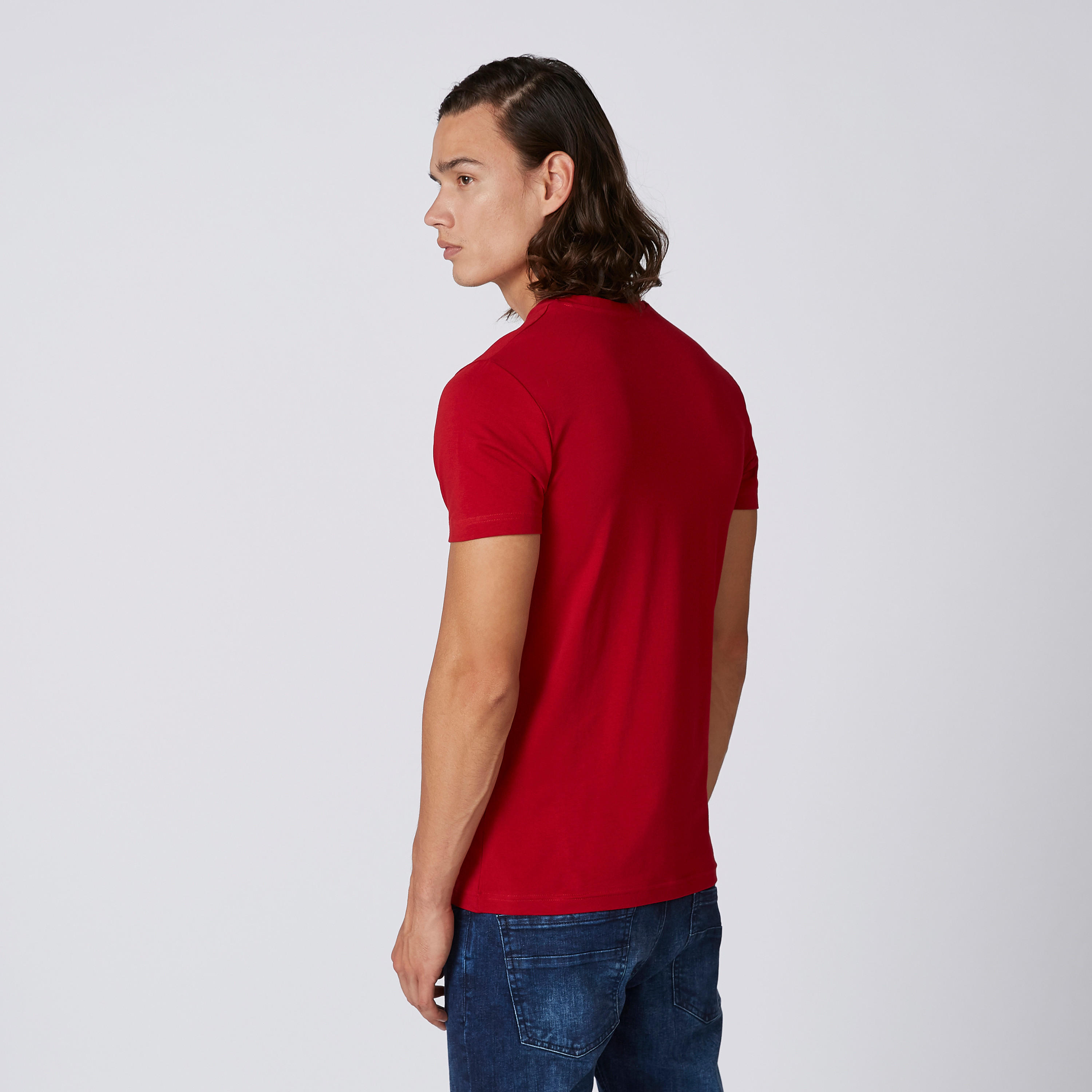 تيشيرت بياقة V وأكمام قصيرة وطبعات من لي كوبر-men-clothing-tshirtsandpolos-tshirts-image-2