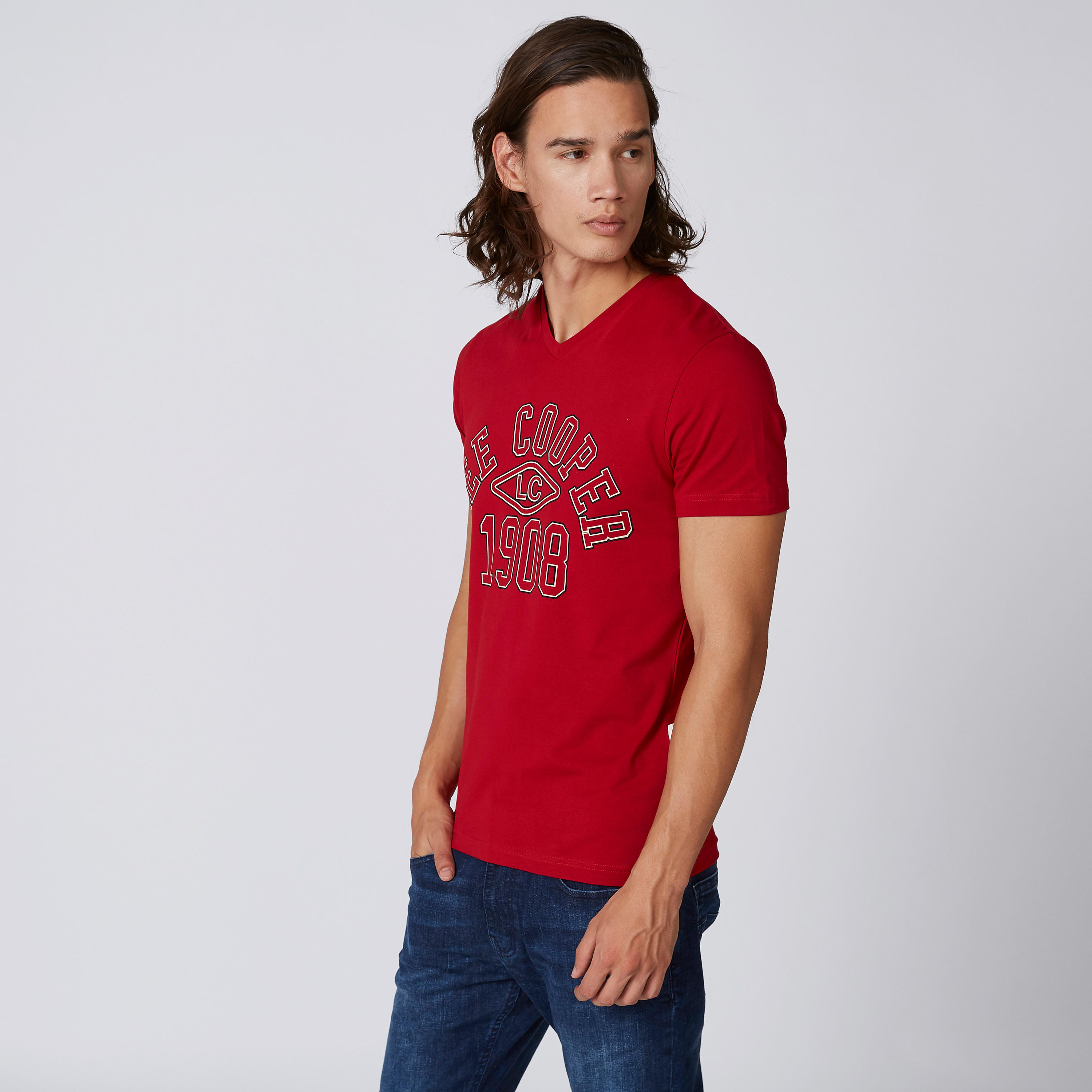 تيشيرت بياقة V وأكمام قصيرة وطبعات من لي كوبر-men-clothing-tshirtsandpolos-tshirts-image-5