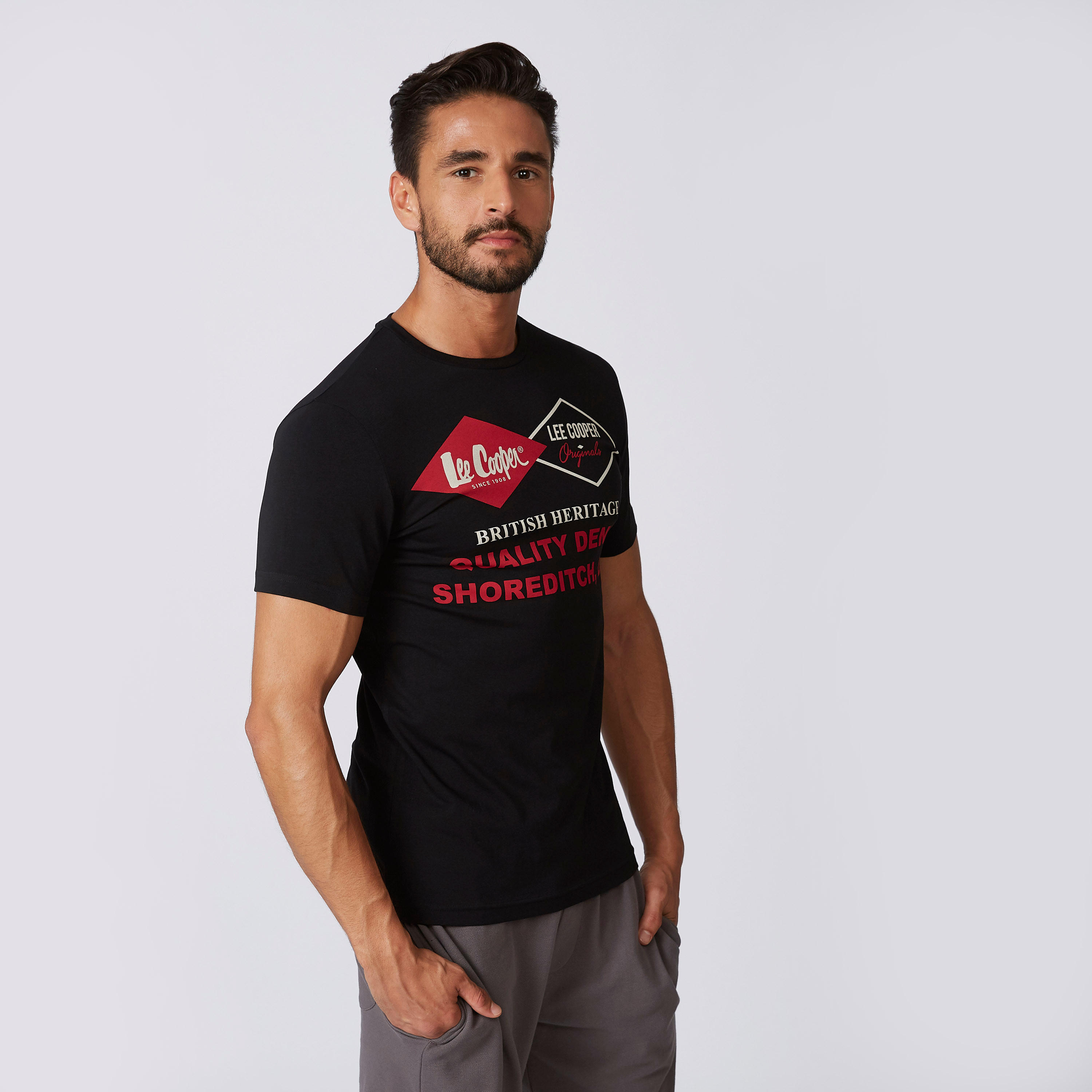 تيشيرت بياقة ضيّقة وأكمام قصيرة وطبعات من لي كوبر-men-clothing-tshirtsandpolos-tshirts-image-2
