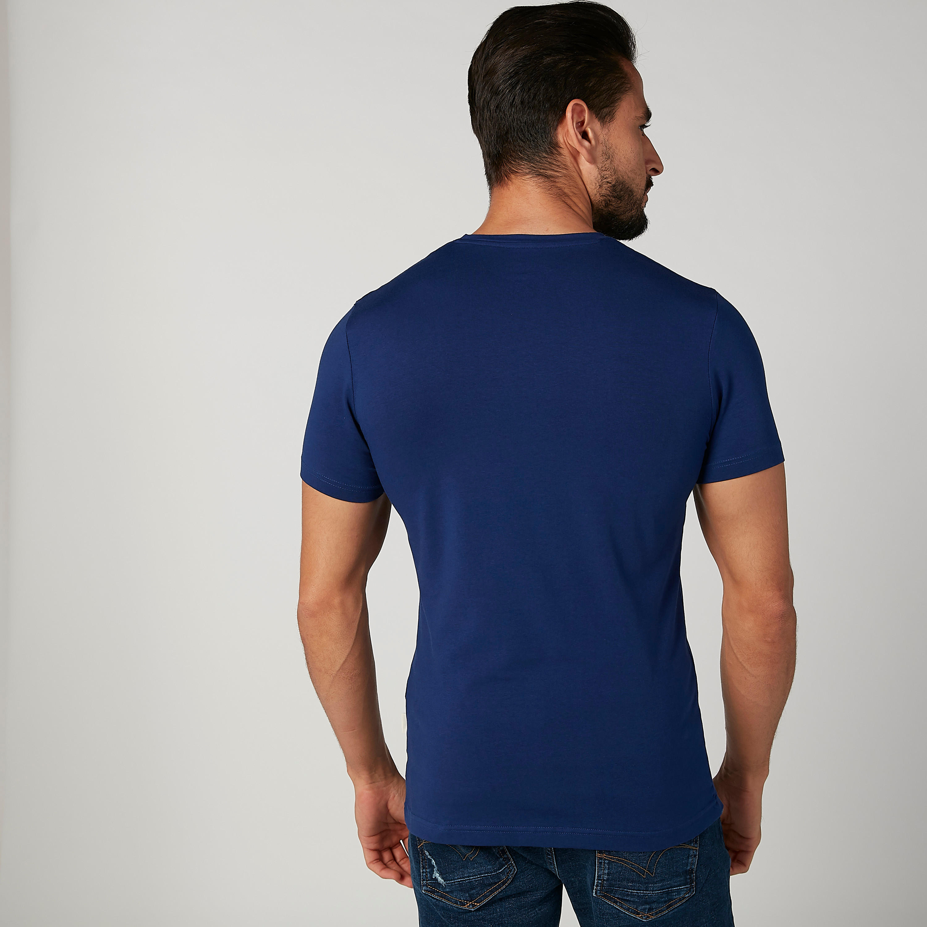 تيشيرت بياقة V وأكمام قصيرة وطبعات من لي كوبر-men-clothing-tshirtsandpolos-tshirts-image-2