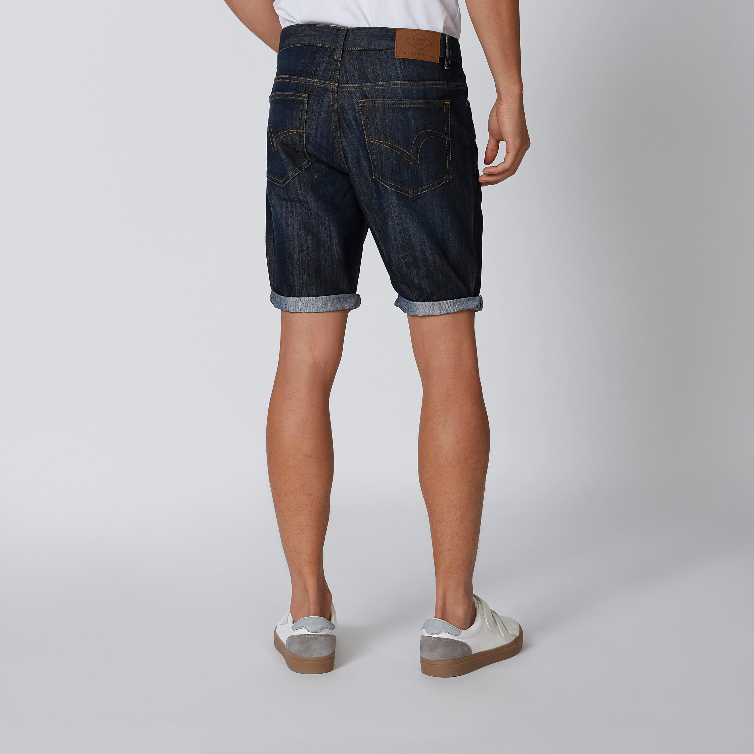 شورت مستدام دينم بخصر متوسط الارتفاع وجيوب -men-clothing-bottoms-shorts-image-3
