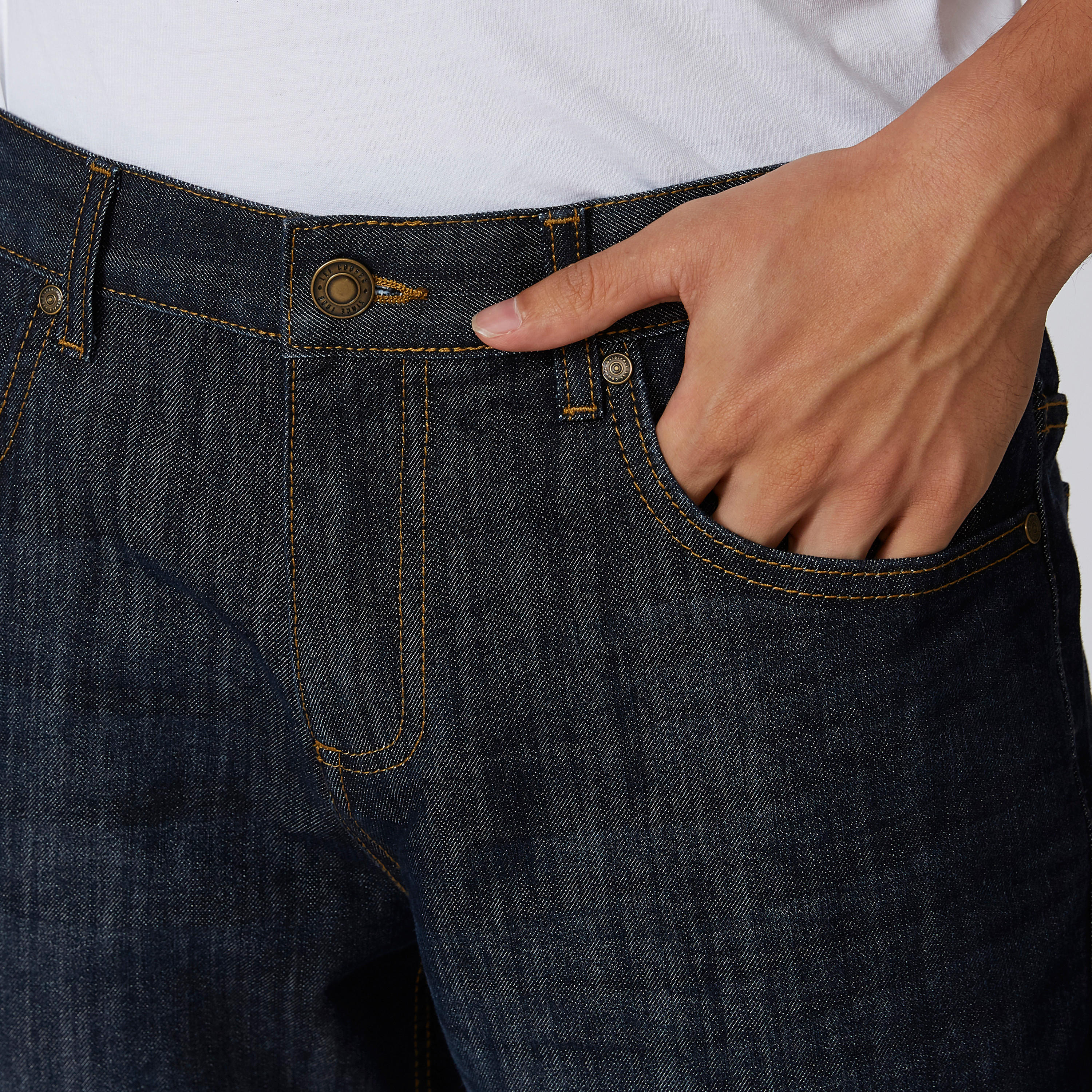 شورت مستدام دينم بخصر متوسط الارتفاع وجيوب -men-clothing-bottoms-shorts-image-4
